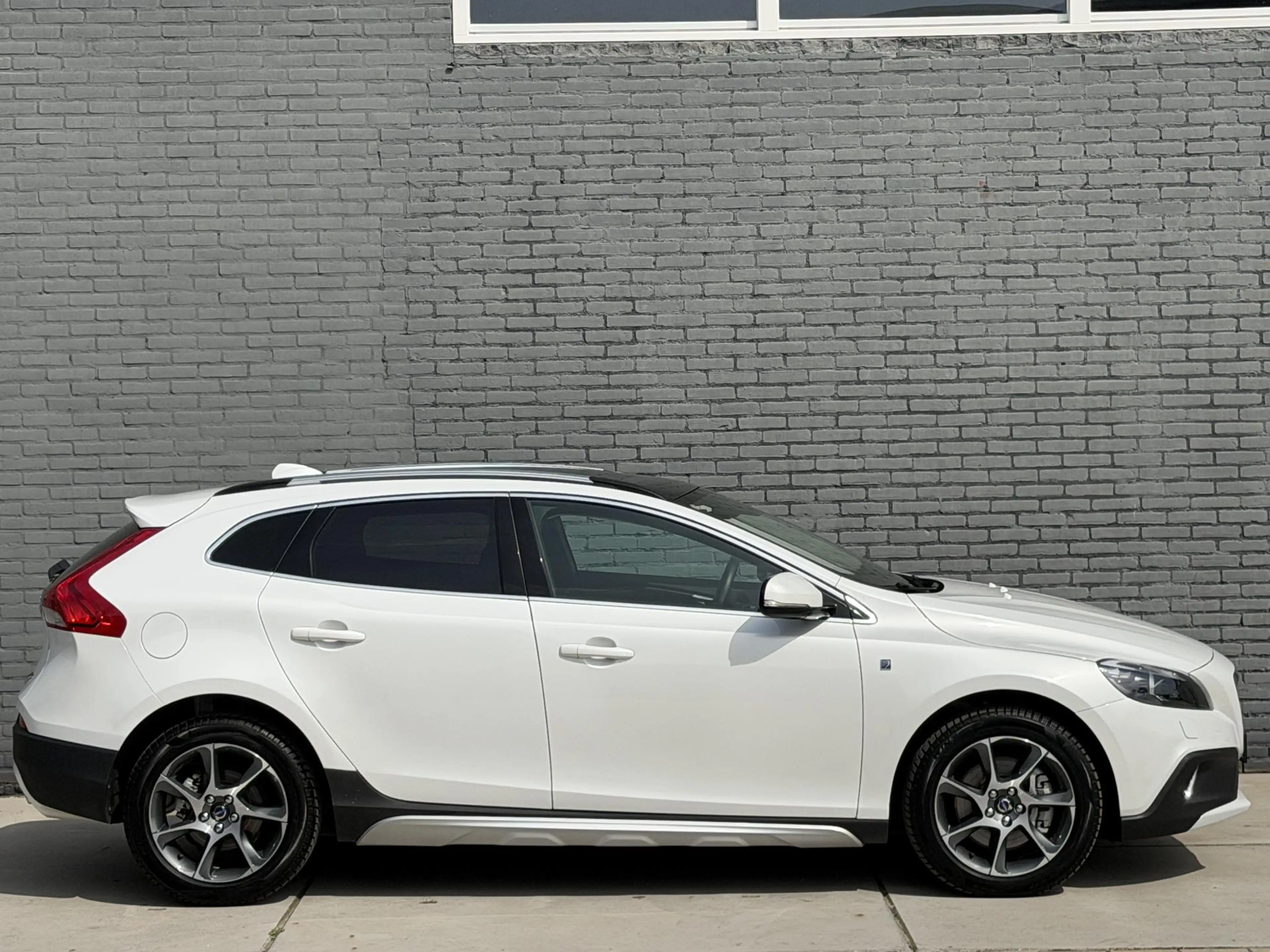 Volvo V40 Cross Country 1.5 T3 OCEAN RACE AUT. | AIRCO | CRUISE | BOVAG! — photo 6