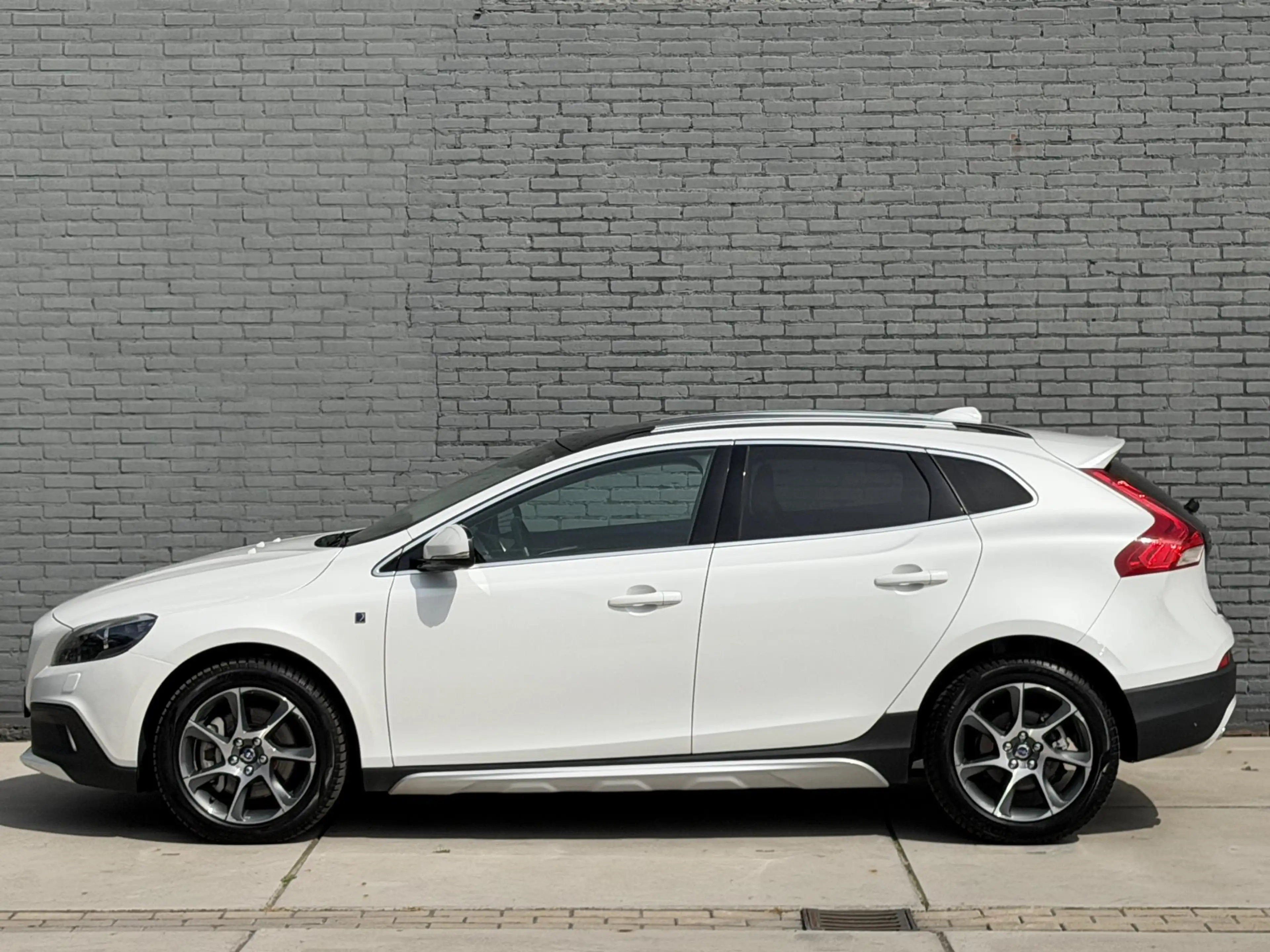 Volvo V40 Cross Country 1.5 T3 OCEAN RACE AUT. | AIRCO | CRUISE | BOVAG! — photo 2