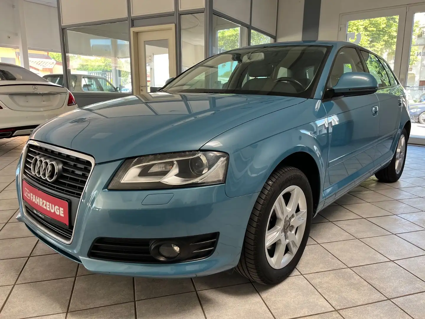 Audi A3 1.6 Sportback 1.Hand /HU NEU /Bi-Xenon / Aluf Bleu - 2