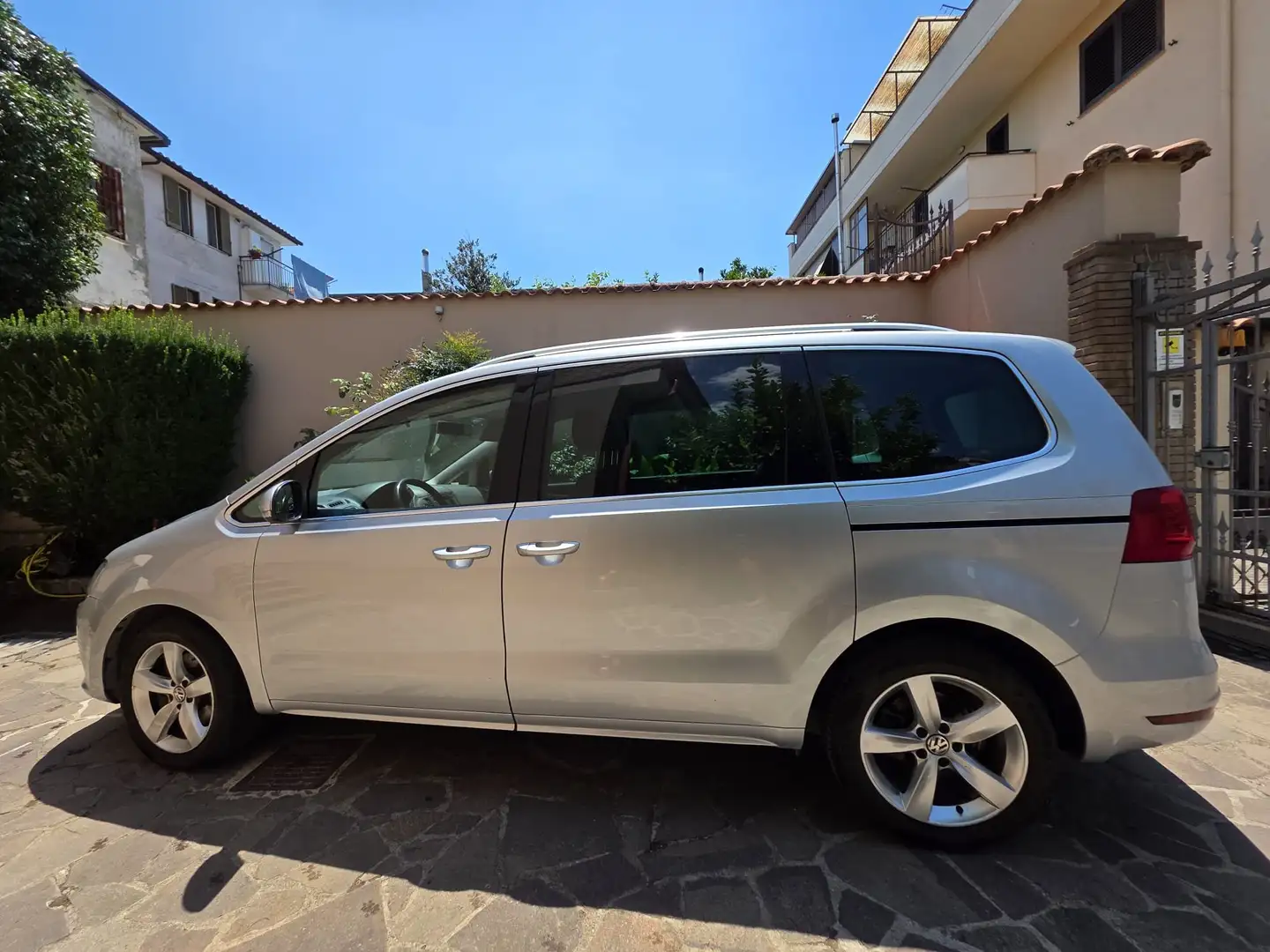 Volkswagen Sharan Sharan II 2010 2.0 tdi Highline dsg Argento - 2