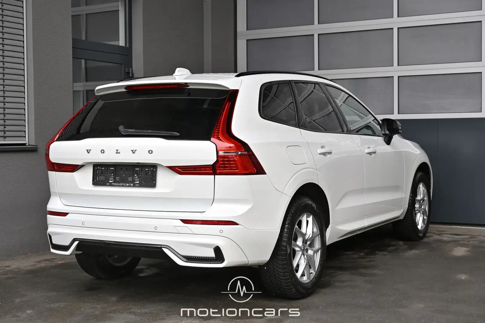Volvo XC60 XC 60 B4 AWD Mild Hybr. R-Design Weiß - 2