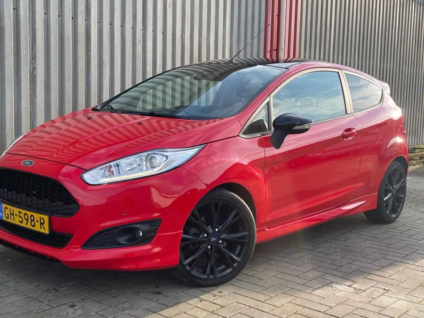 Ford Fiesta Red Edition ( 140 pk ! ) Orig.NL + NAP - Uitzonder Rood - 1
