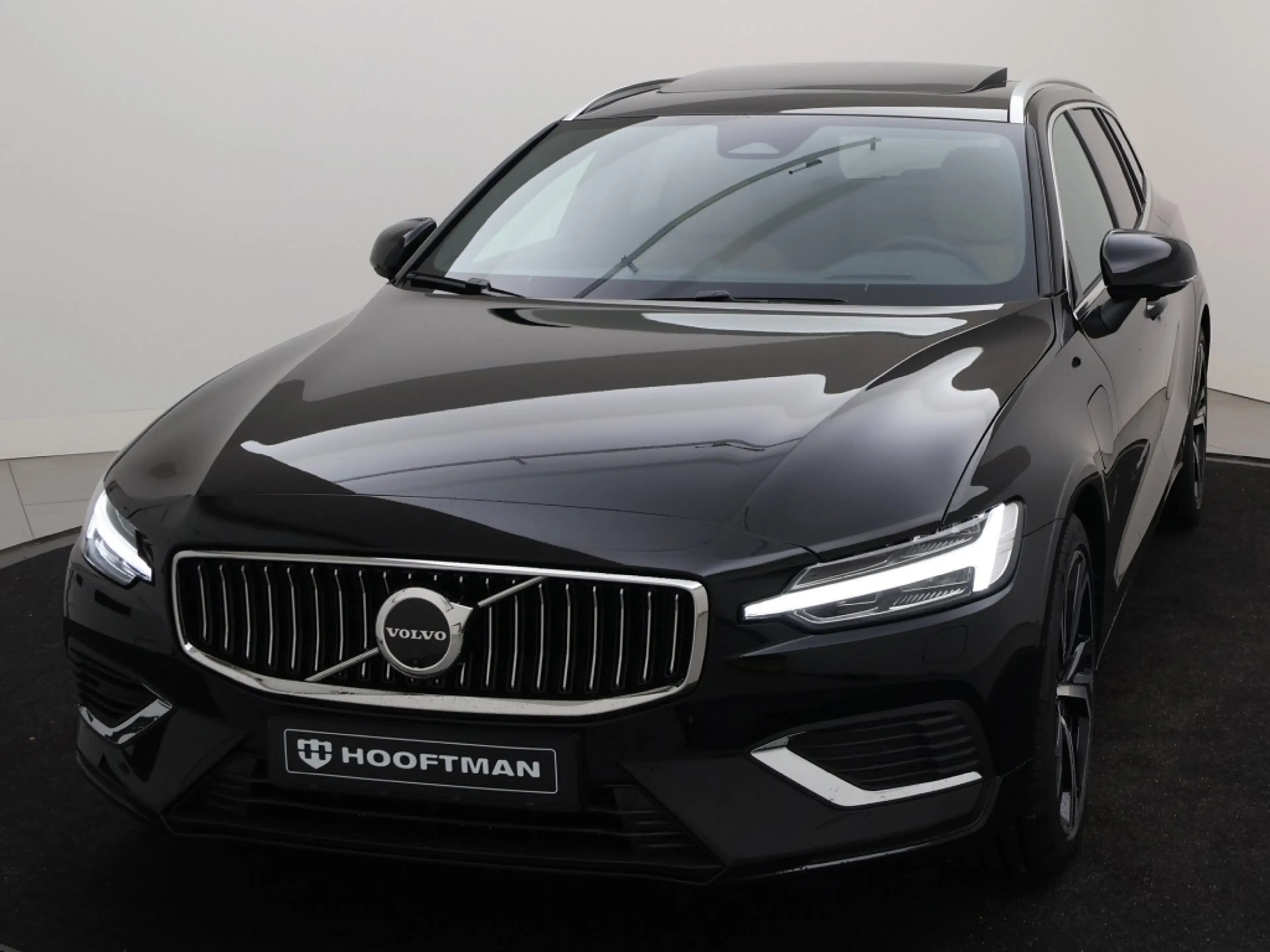Volvo V60 T6 PLUG-IN HYBRID ULTRA BRIGHT B&W AUDIO SCHUIFDAK — photo 6