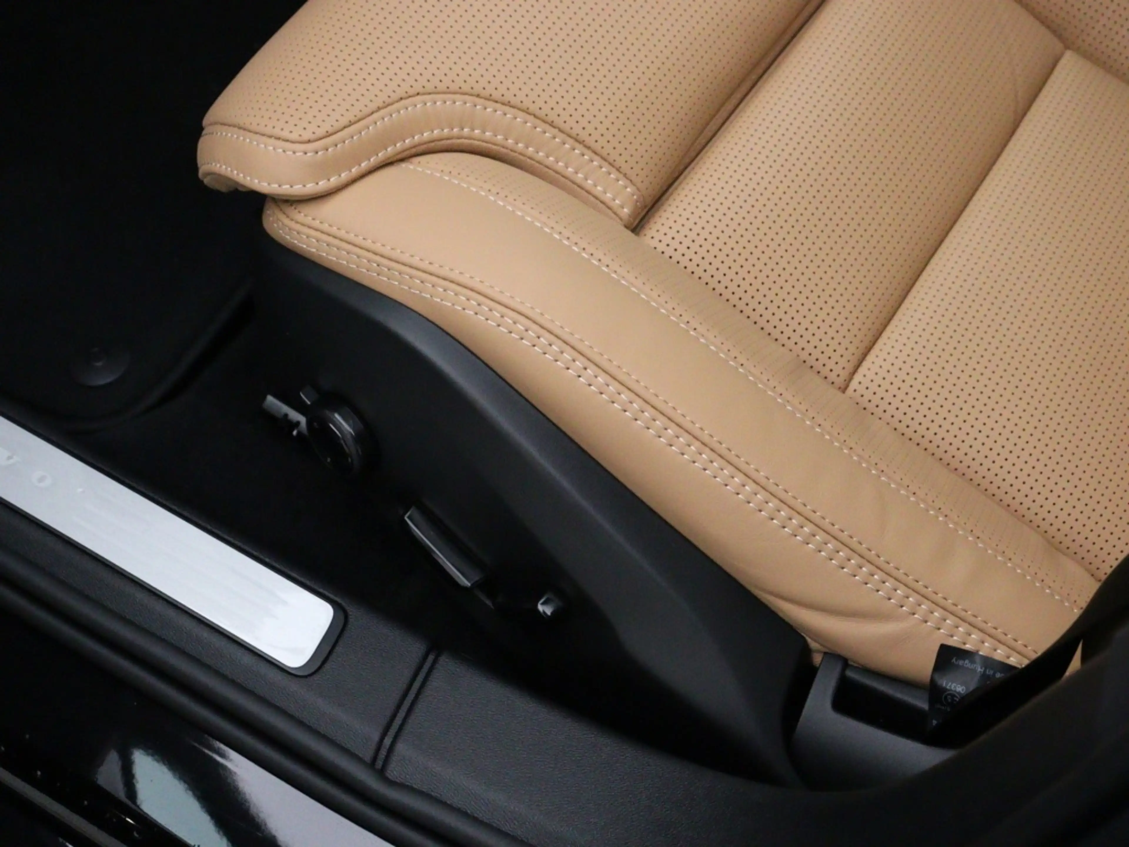 Volvo V60 T6 PLUG-IN HYBRID ULTRA BRIGHT B&W AUDIO SCHUIFDAK — photo 11