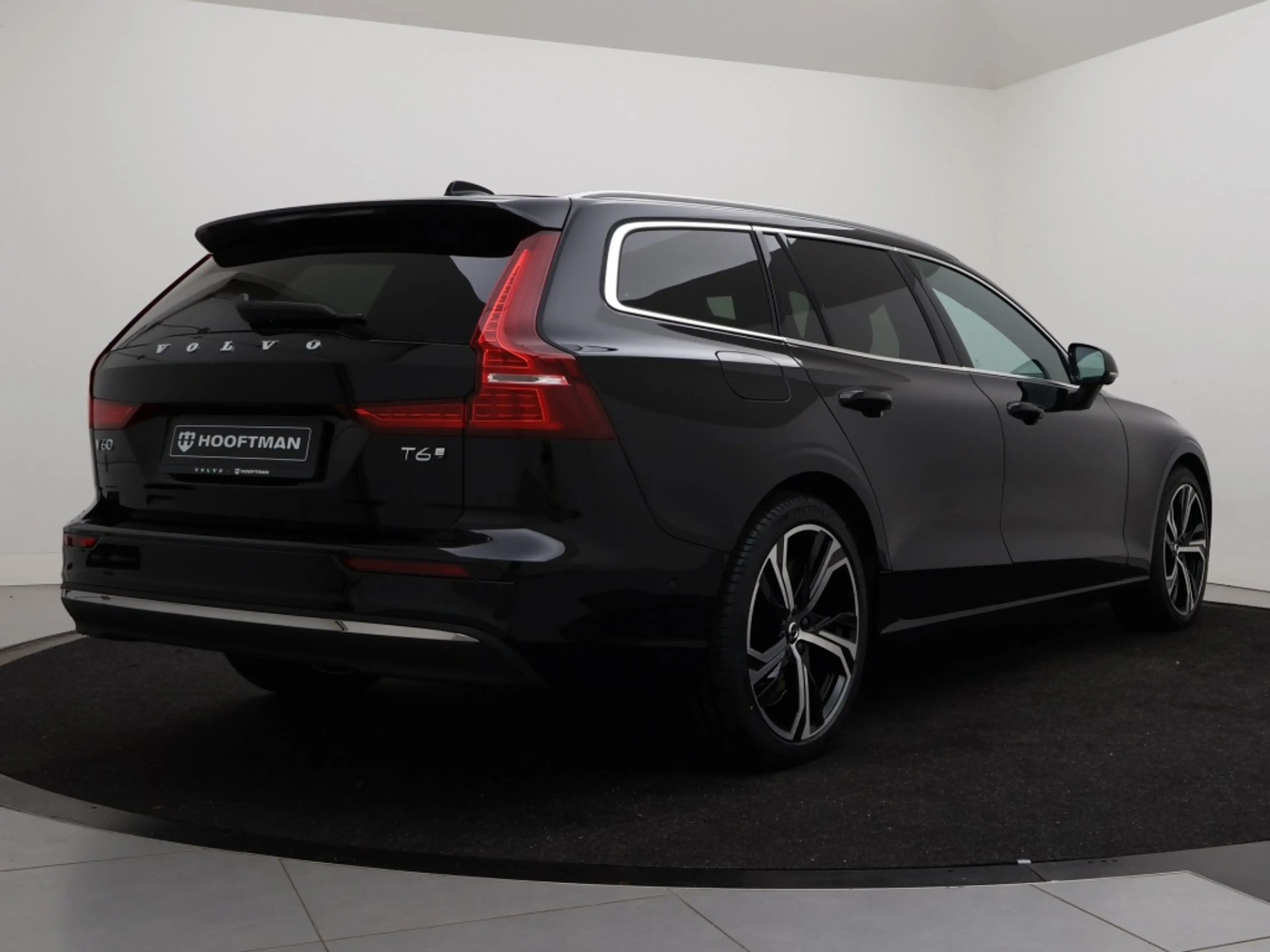 Volvo V60 T6 PLUG-IN HYBRID ULTRA BRIGHT B&W AUDIO SCHUIFDAK — photo 4