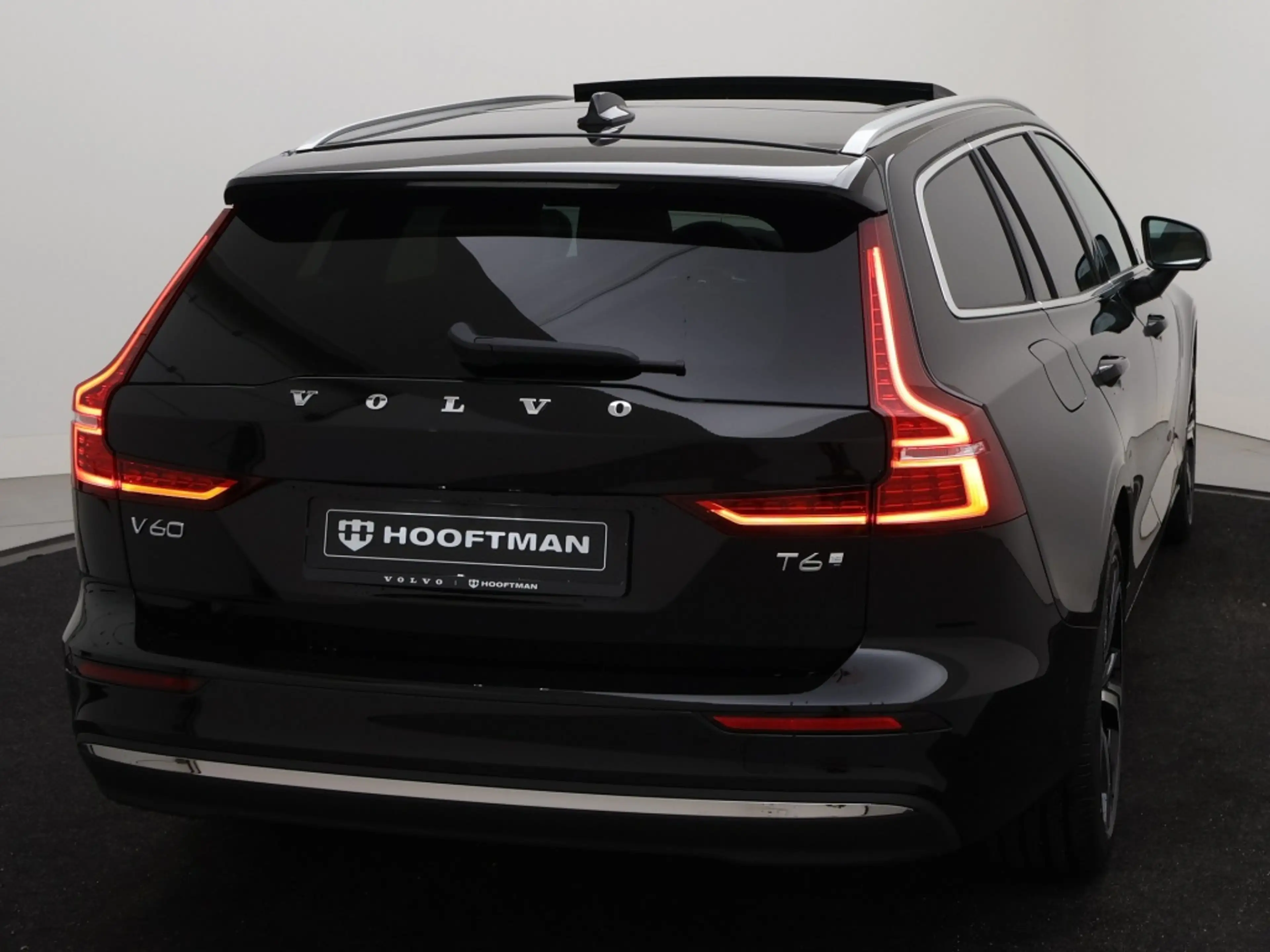 Volvo V60 T6 PLUG-IN HYBRID ULTRA BRIGHT B&W AUDIO SCHUIFDAK — photo 5