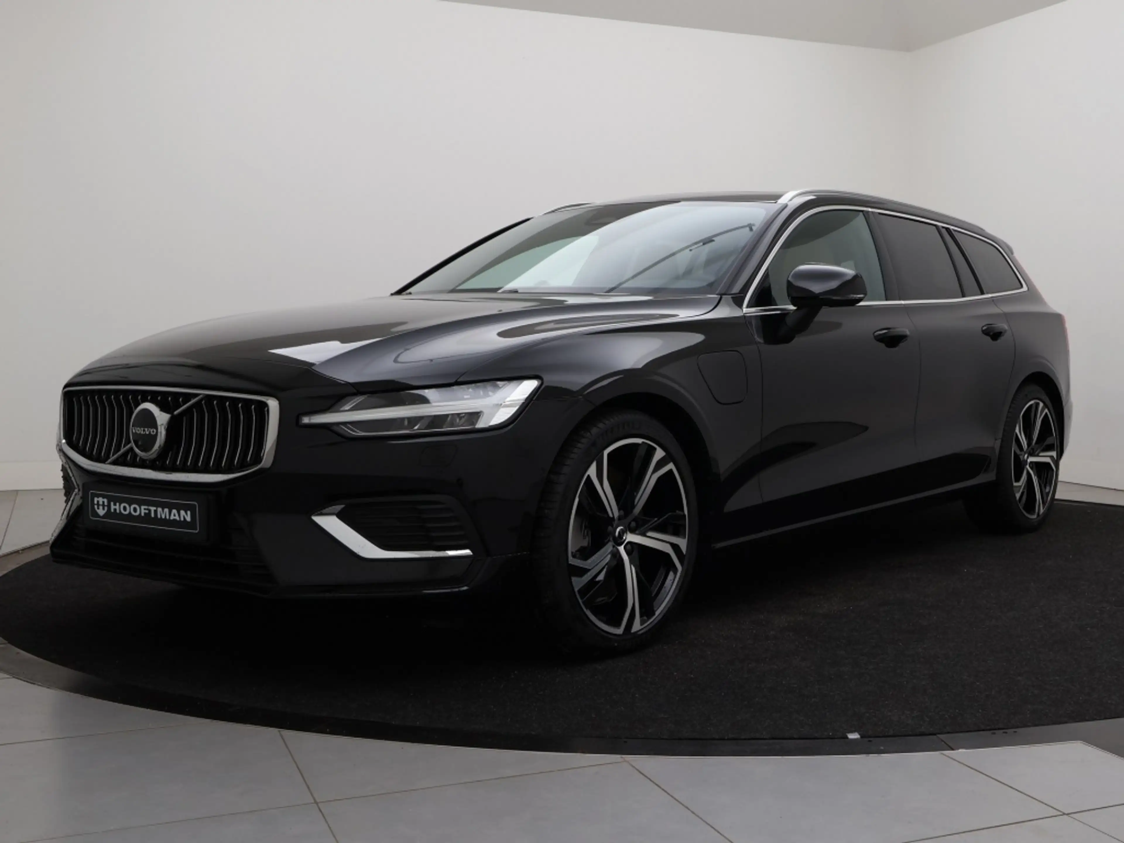 Volvo V60 T6 PLUG-IN HYBRID ULTRA BRIGHT B&W AUDIO SCHUIFDAK — photo 2