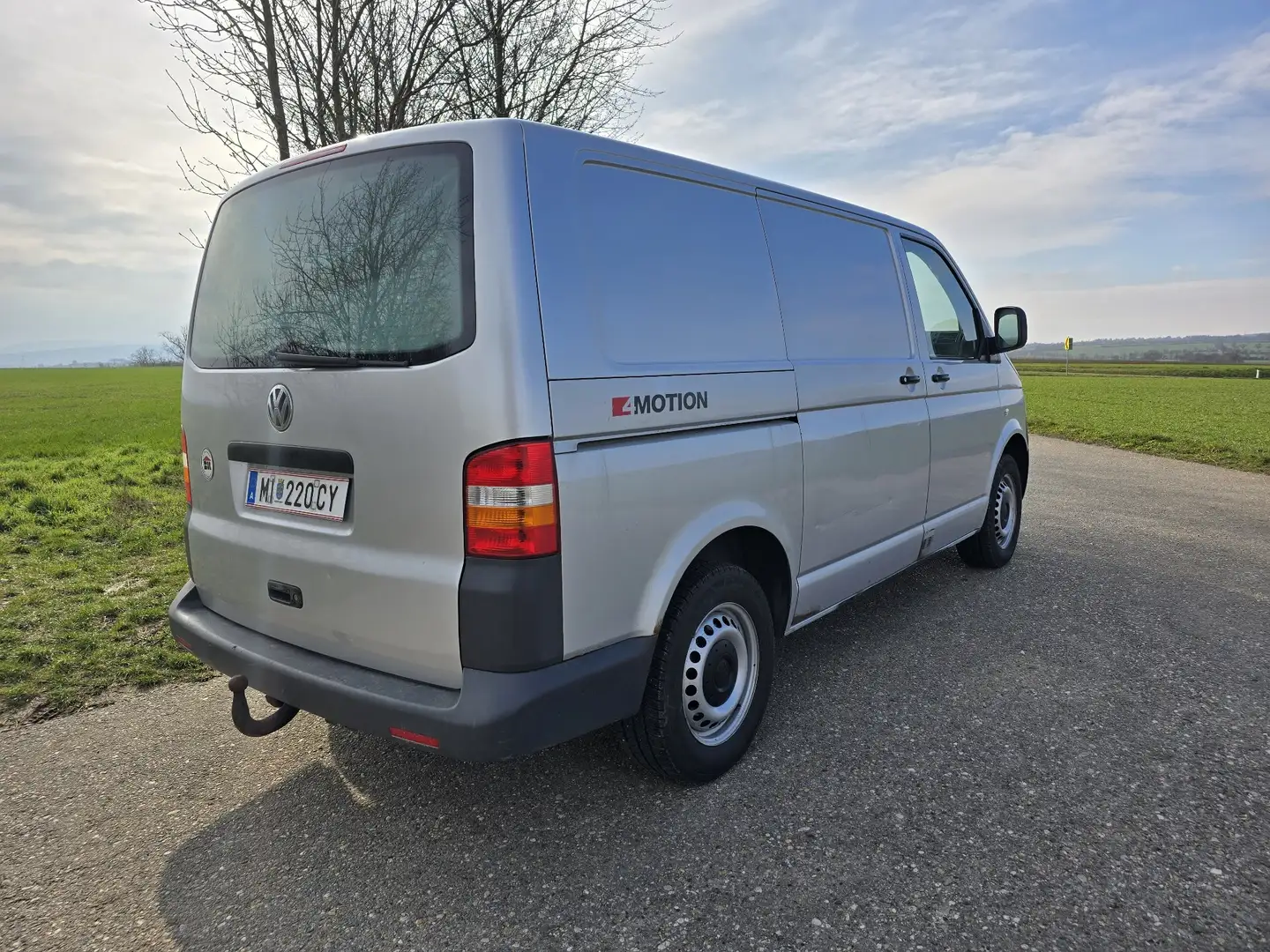 Volkswagen Bus T5-4Motion Szary - 2