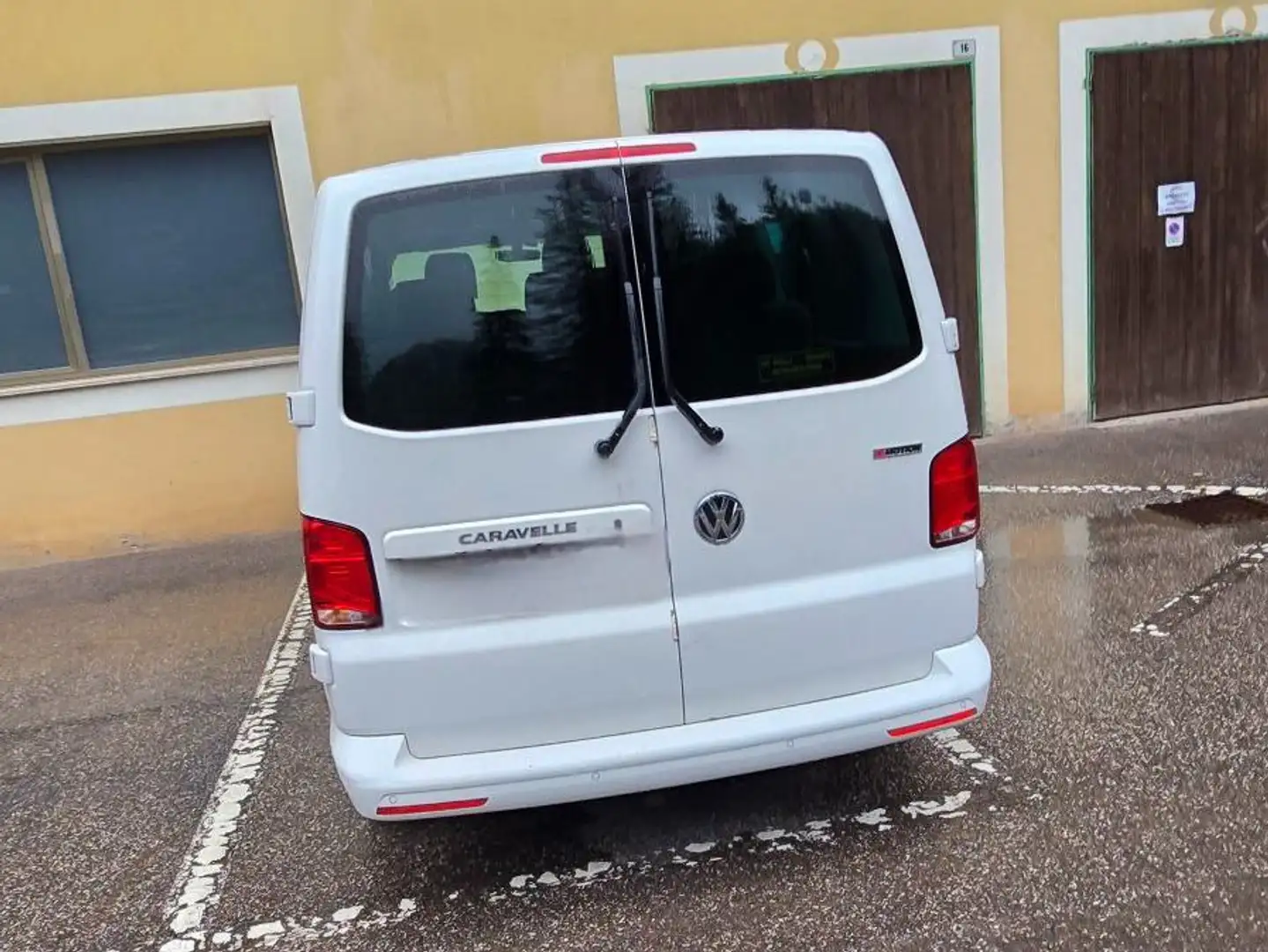 Volkswagen T6.1 Caravelle Passo Lungo 4 Motion Bianco - 2