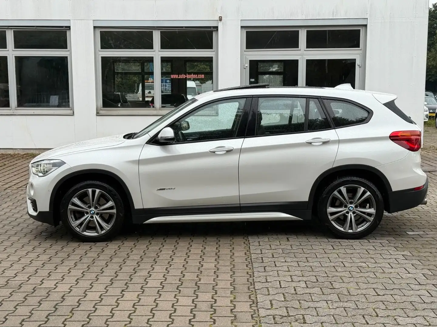 BMW X1 xDrive 20 d Sport Line*Leder*AHK*PanoramaDach Fehér - 2
