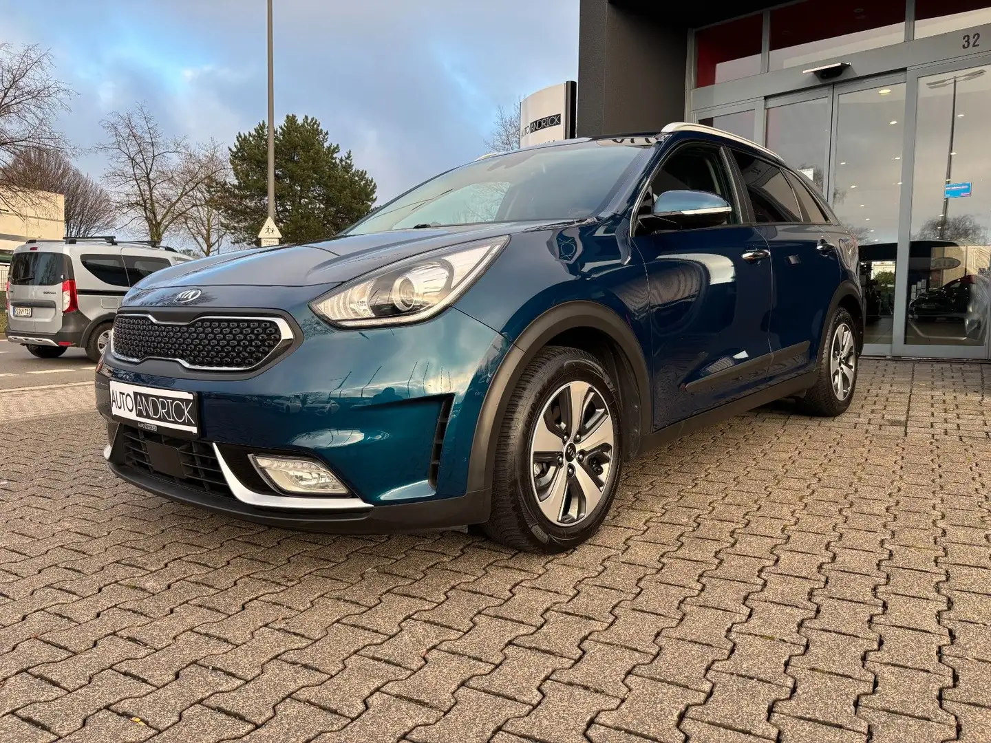 Kia Niro Hybrid Vision 2.H, SHZ, RFK, NAVI Blau - 1