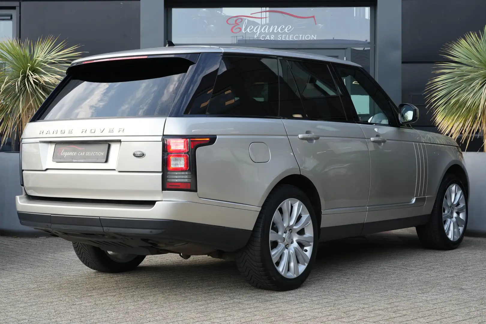Land Rover Range Rover 3.0 TDV6 Vogue 259pk Navigatie/Stoelverwarming/Mer Beige - 2