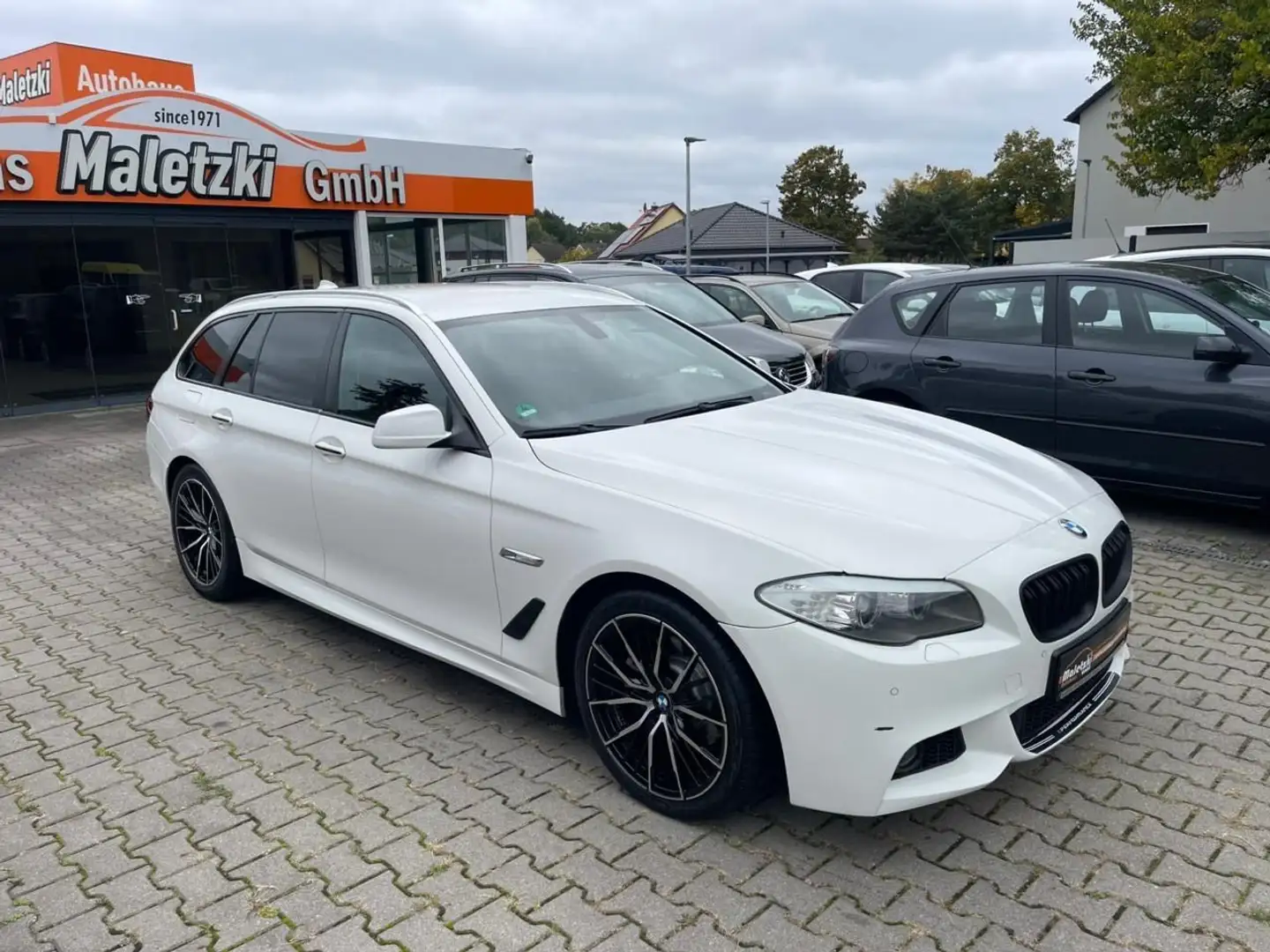 BMW 520 d Touring*Leder*M-Paket*Navi.Proff.Bi-Xenon* White - 2