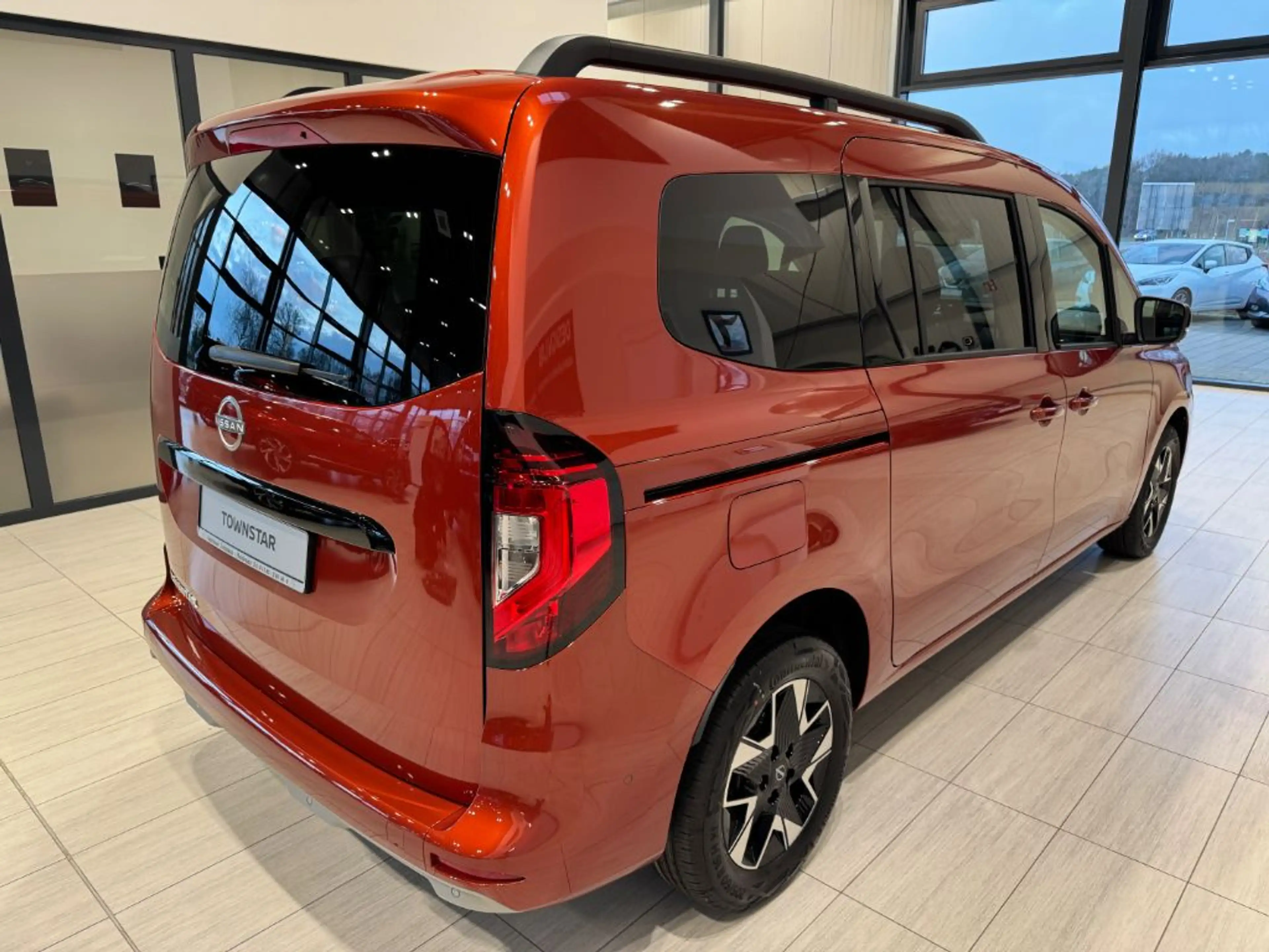 Nissan Townstar DIG-T 130 Aut. Kombi L2 Tekna SHZ Leder — photo 3