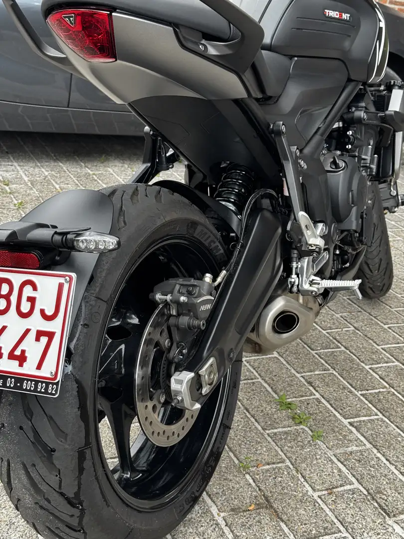 Triumph Trident 660 mat zwart - 2