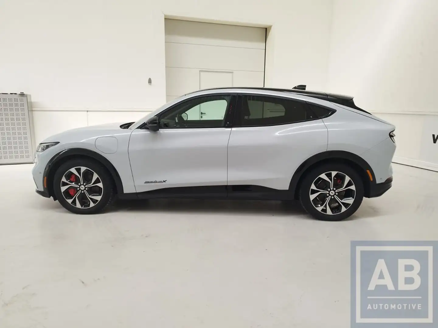 Ford Mustang Mach-E * AWD - 99Kwh - 351ch/pk * Blanc - 2