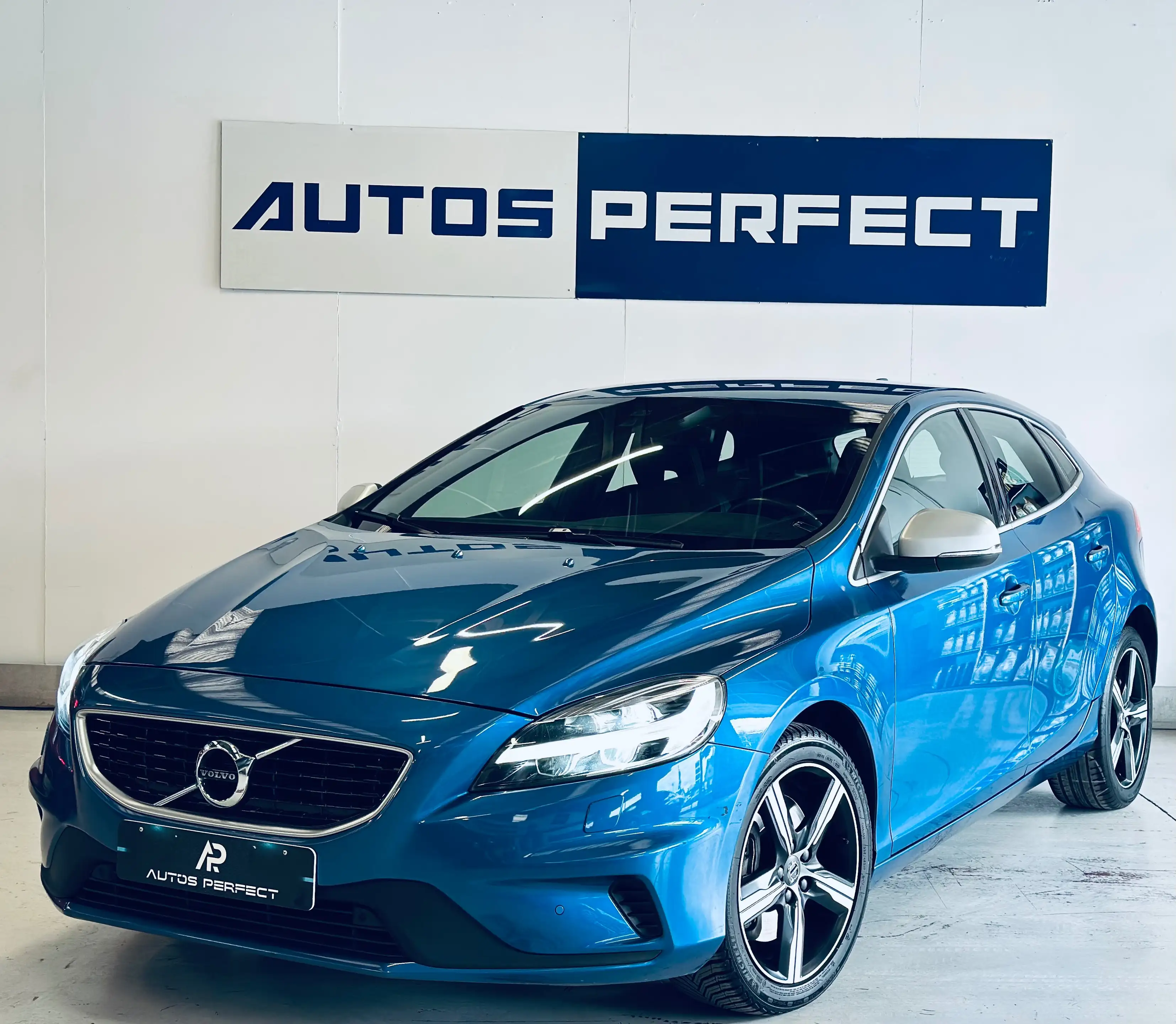 Volvo V40 1.5 T2 Eco R-Design BOITE AUTO PDC LIM CRUISE CLIM BLUETOOTH NAVI SIEGE CHAUFF