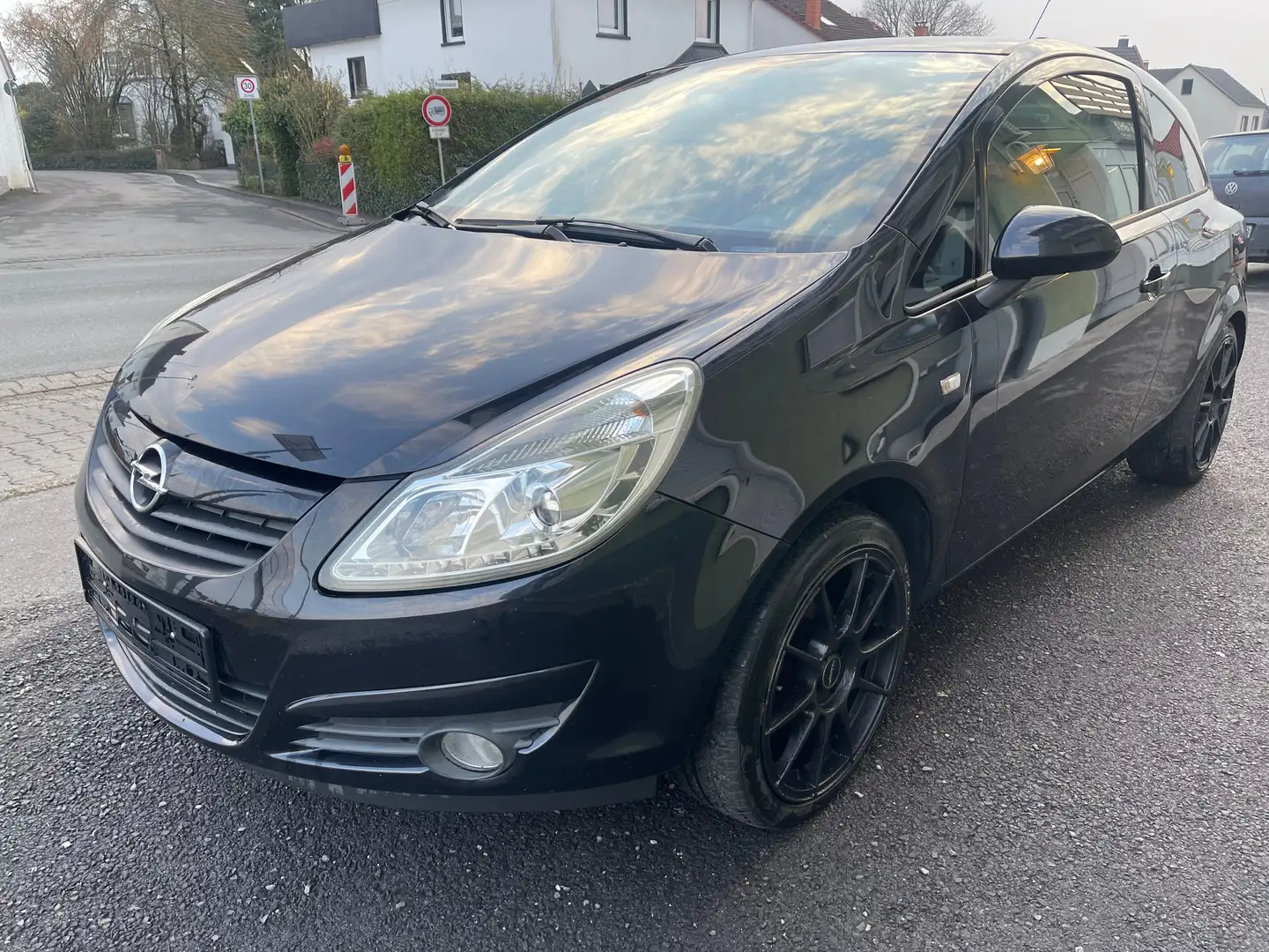 Opel Corsa 1.4 16V Color Edition Schwarz - 1