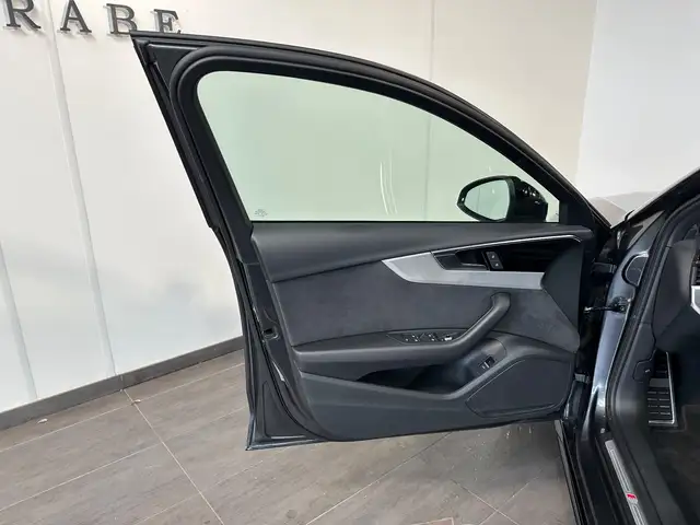 Audi A4 view 7