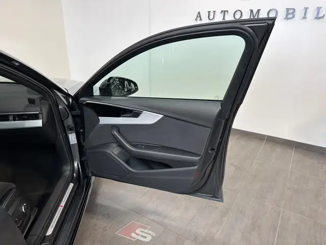 Audi A4 view 8