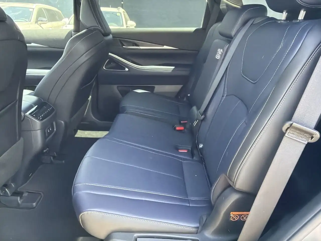 Infiniti QX60 снимка Infiniti QX60