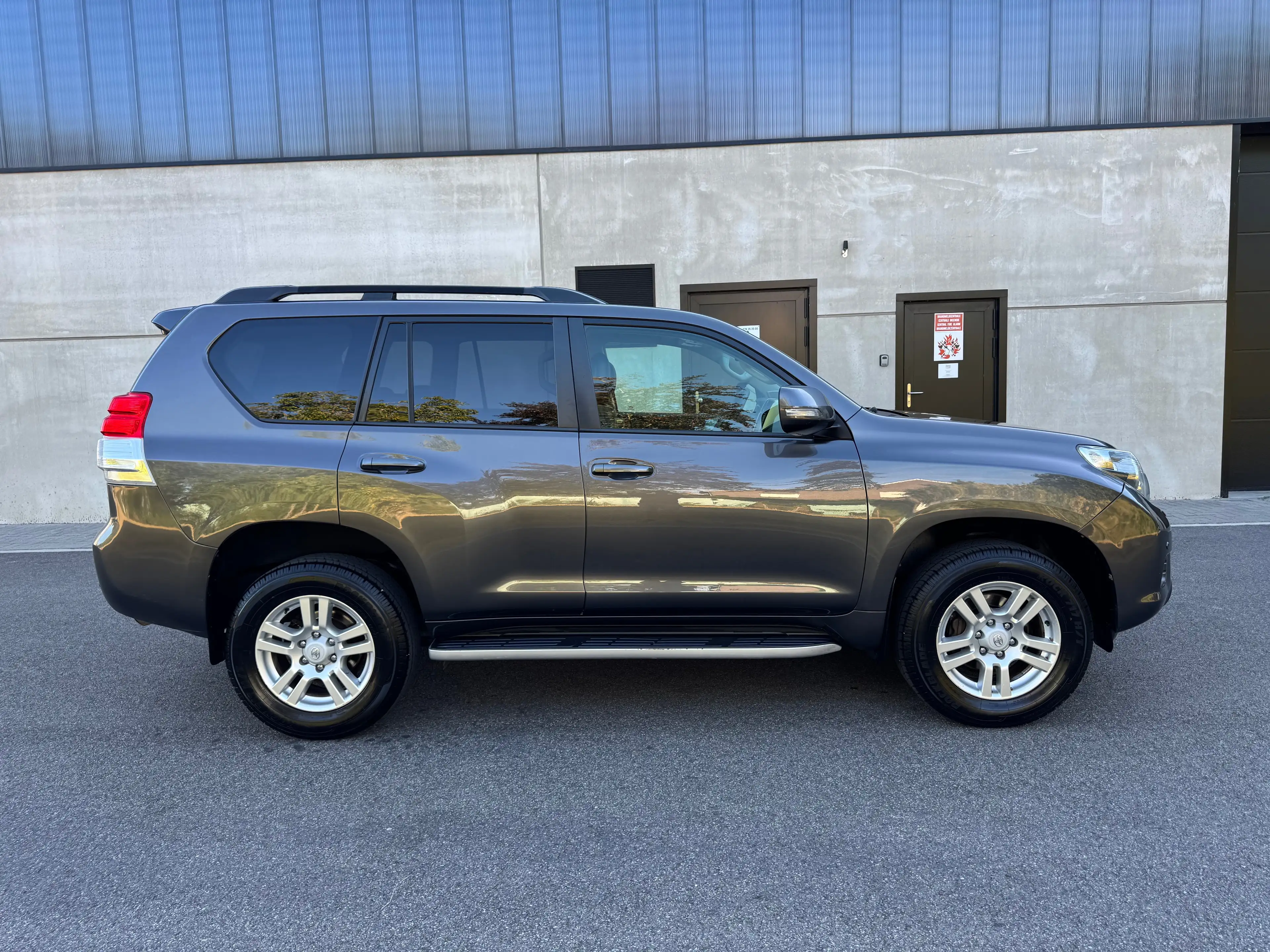 Toyota Land Cruiser 3.0 D-4D / Automaat / 5Place / Export Afrik Only — photo 7