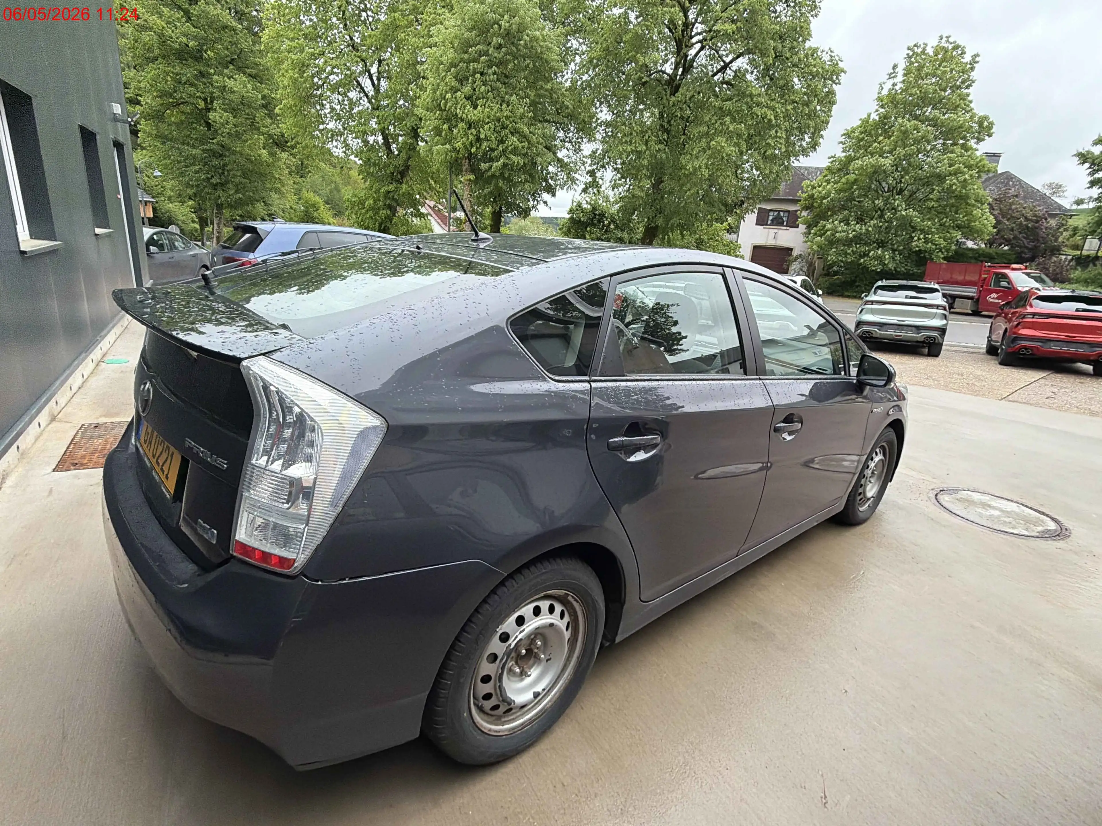 Toyota Prius Prius (Hybrid) — photo 4