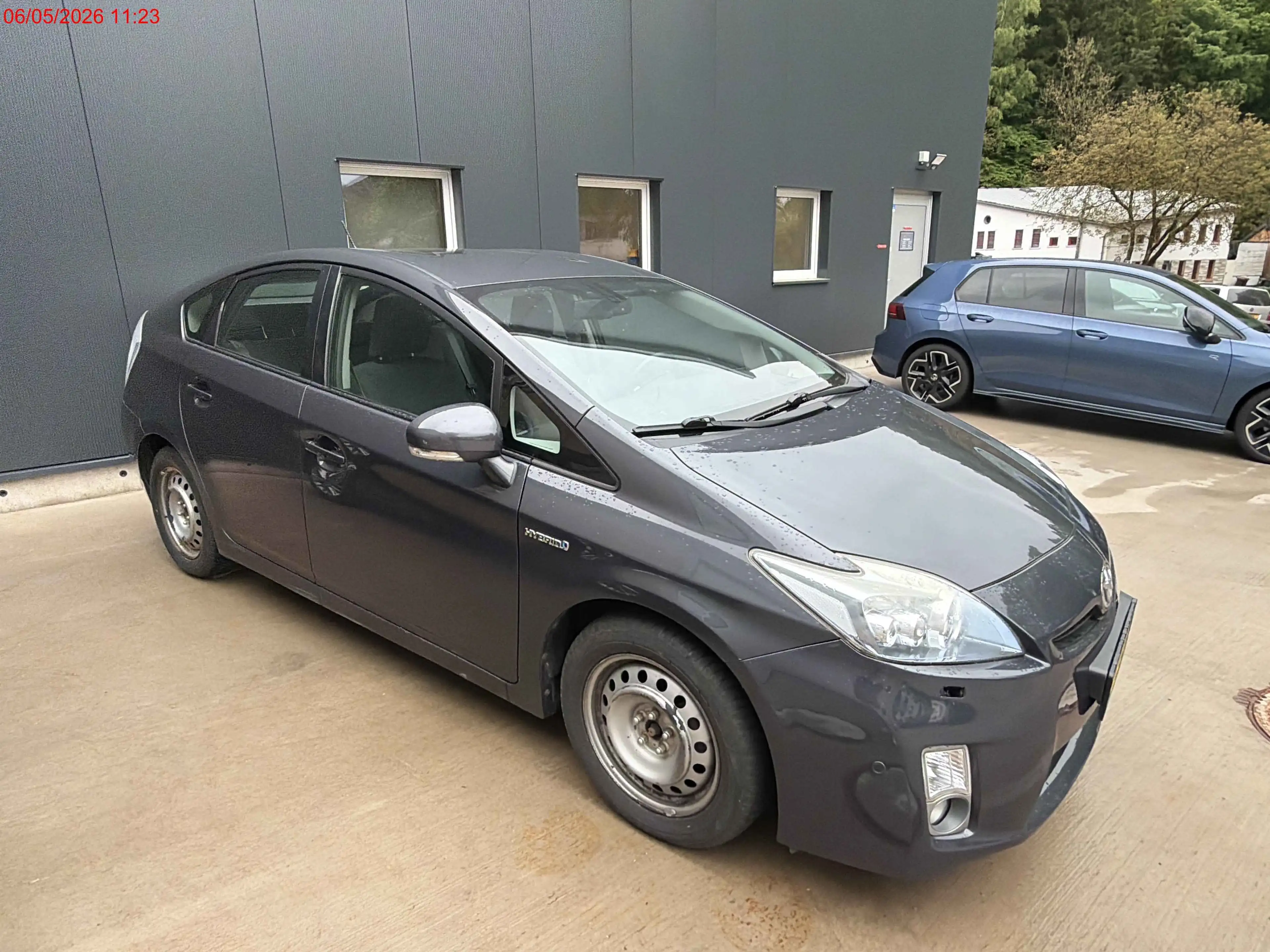 Toyota Prius Prius (Hybrid) — photo 3