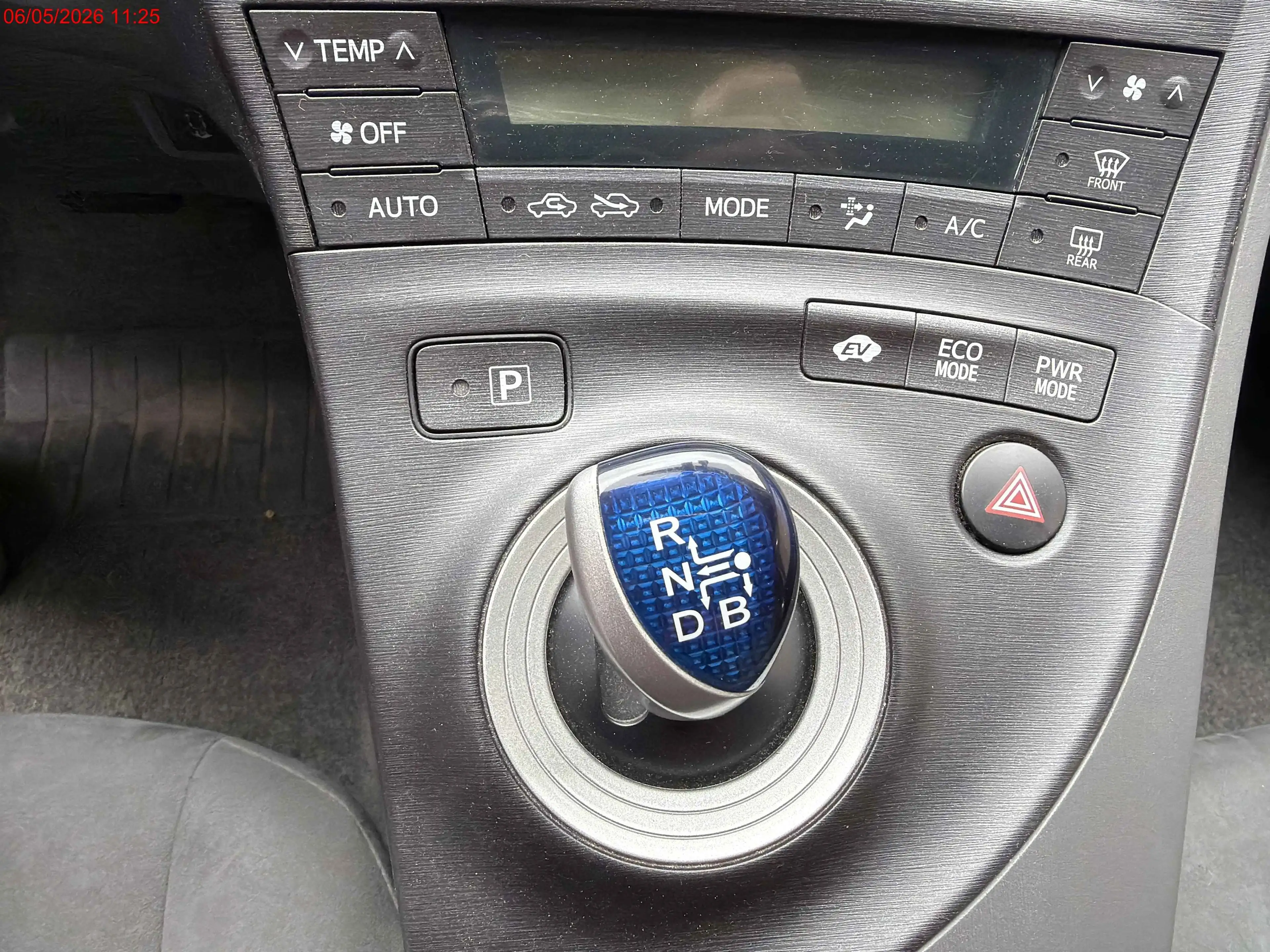 Toyota Prius Prius (Hybrid) — photo 13