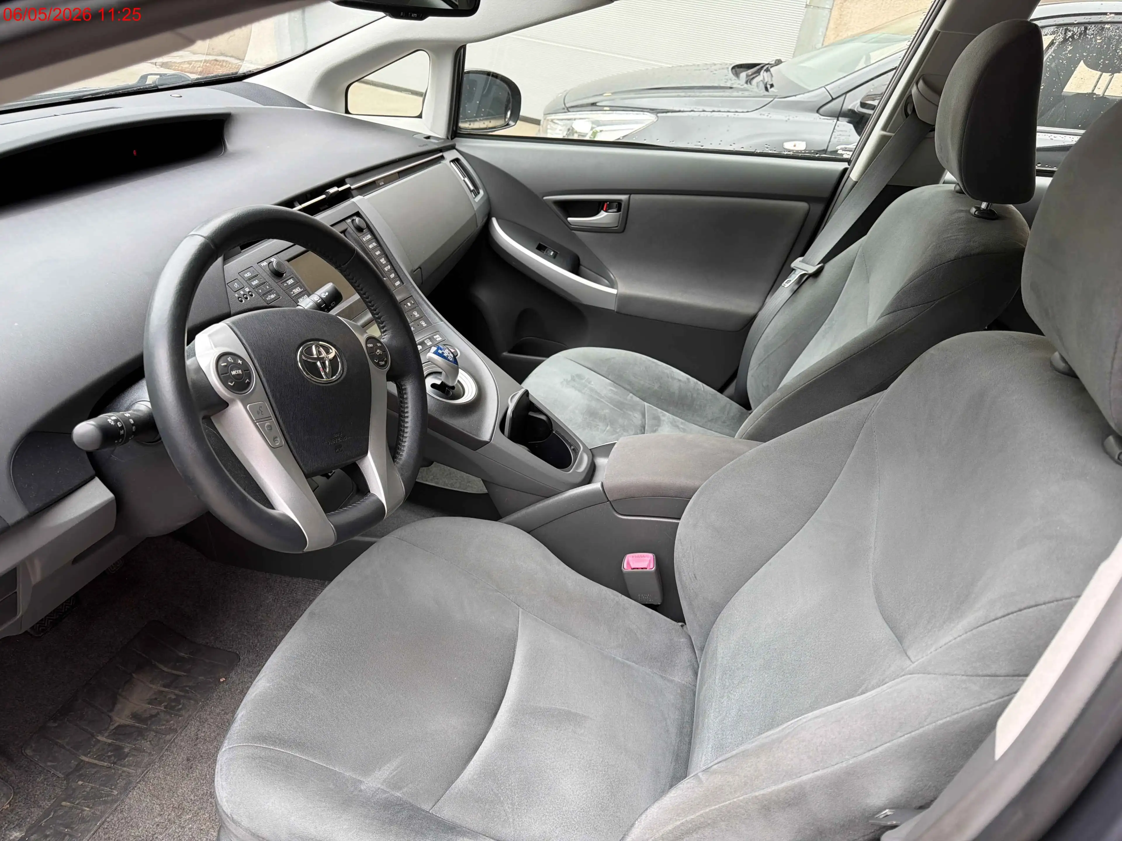 Toyota Prius Prius (Hybrid) — photo 11