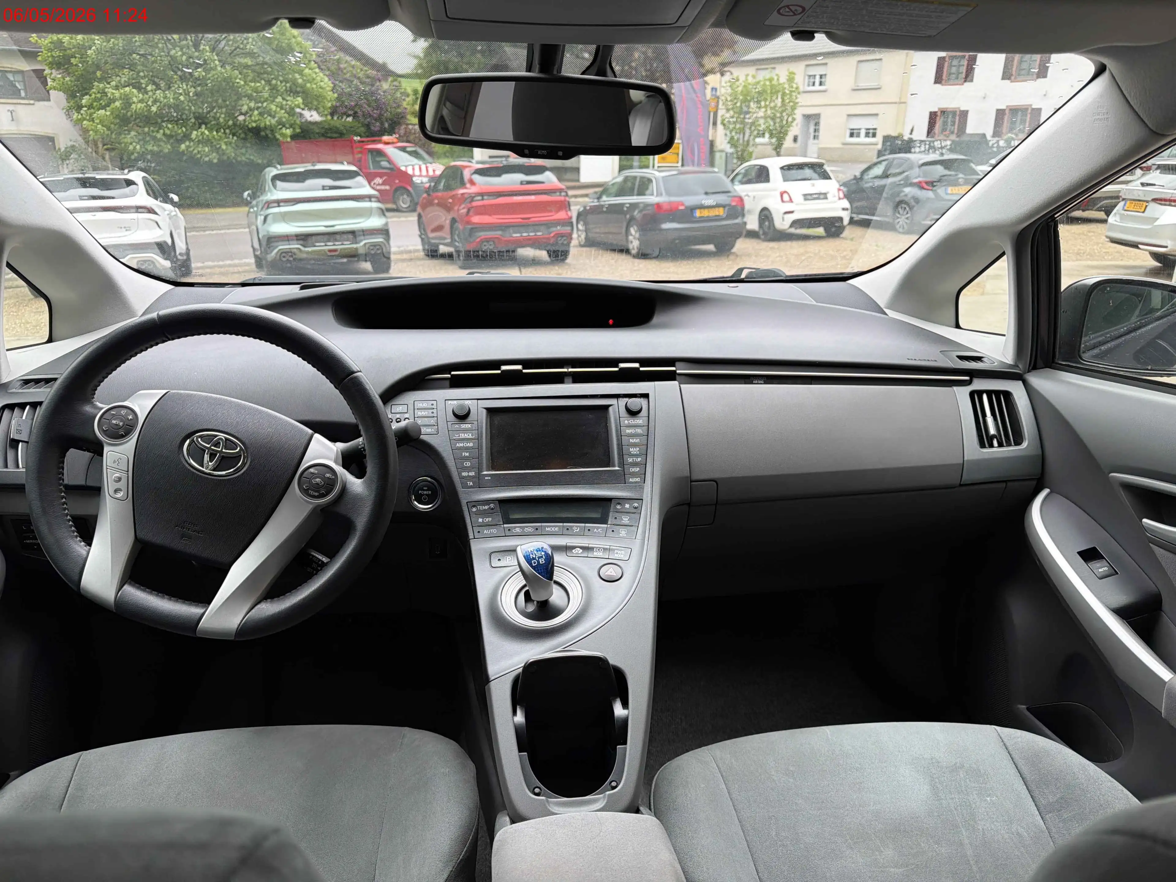 Toyota Prius Prius (Hybrid) — photo 10