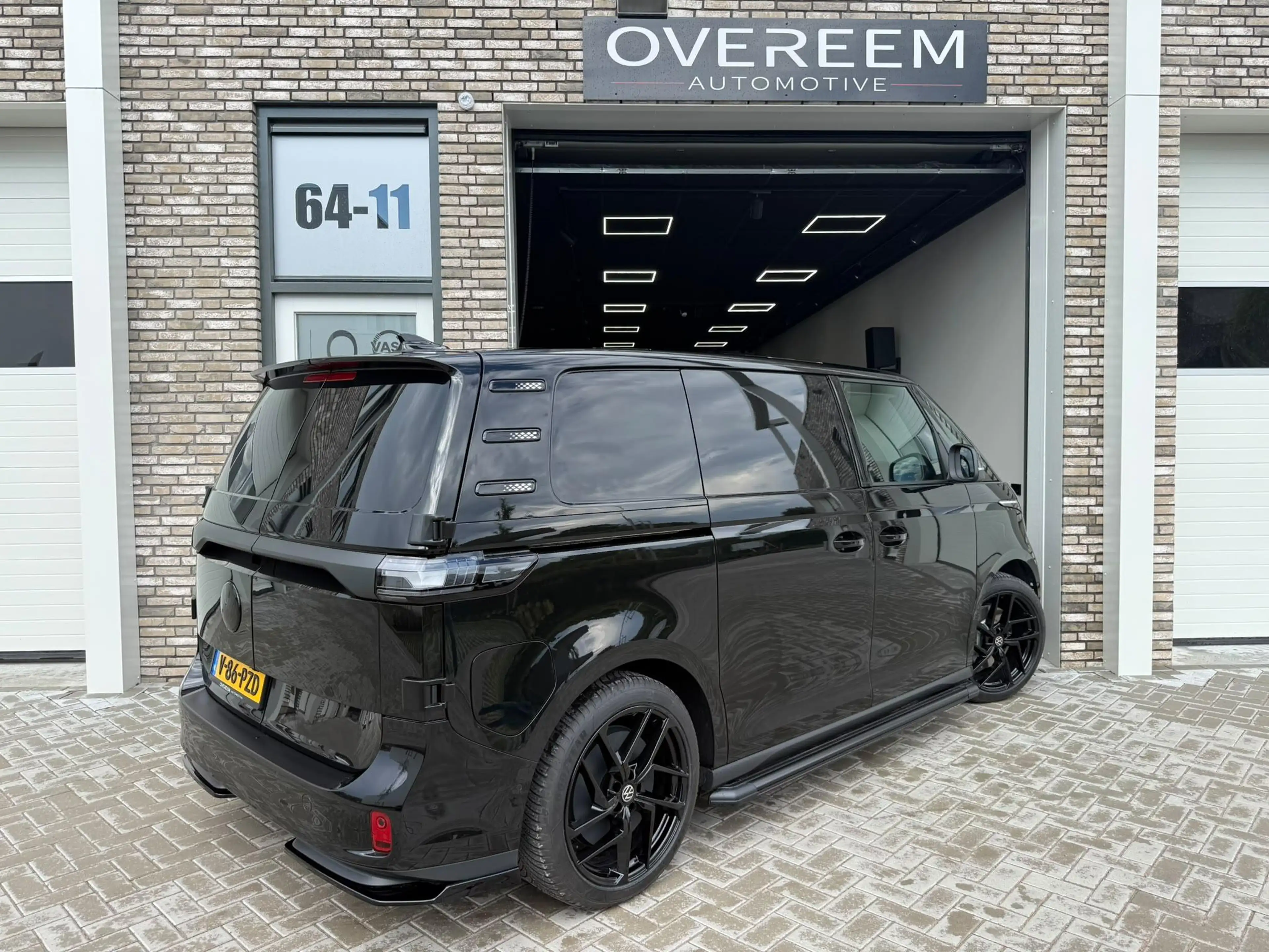 Volkswagen ID. Buzz Cargo 4MOTION Limited Edition 79 kWh "Black Edition" | T — photo 3