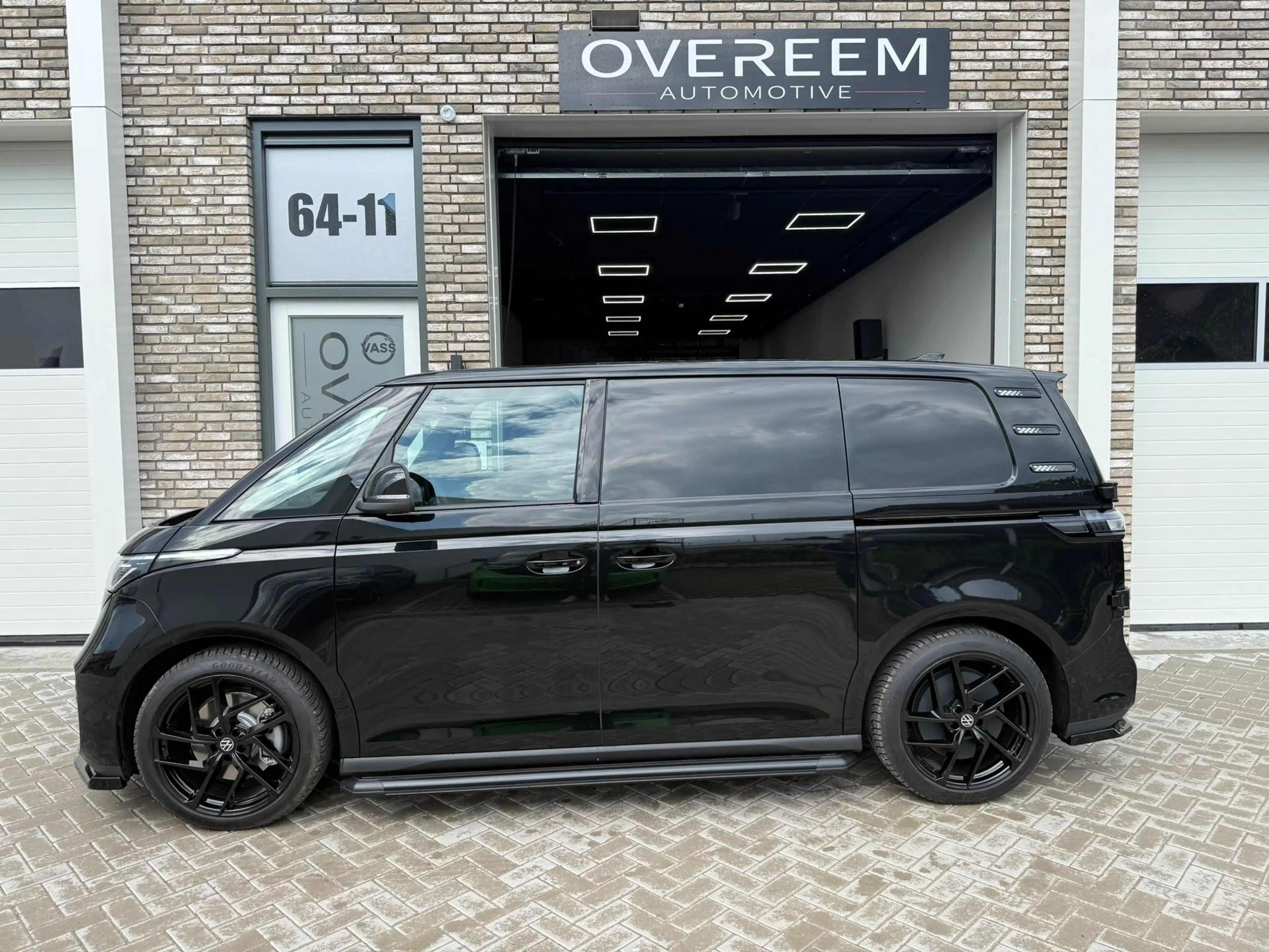 Volkswagen ID. Buzz Cargo 4MOTION Limited Edition 79 kWh "Black Edition" | T — photo 2