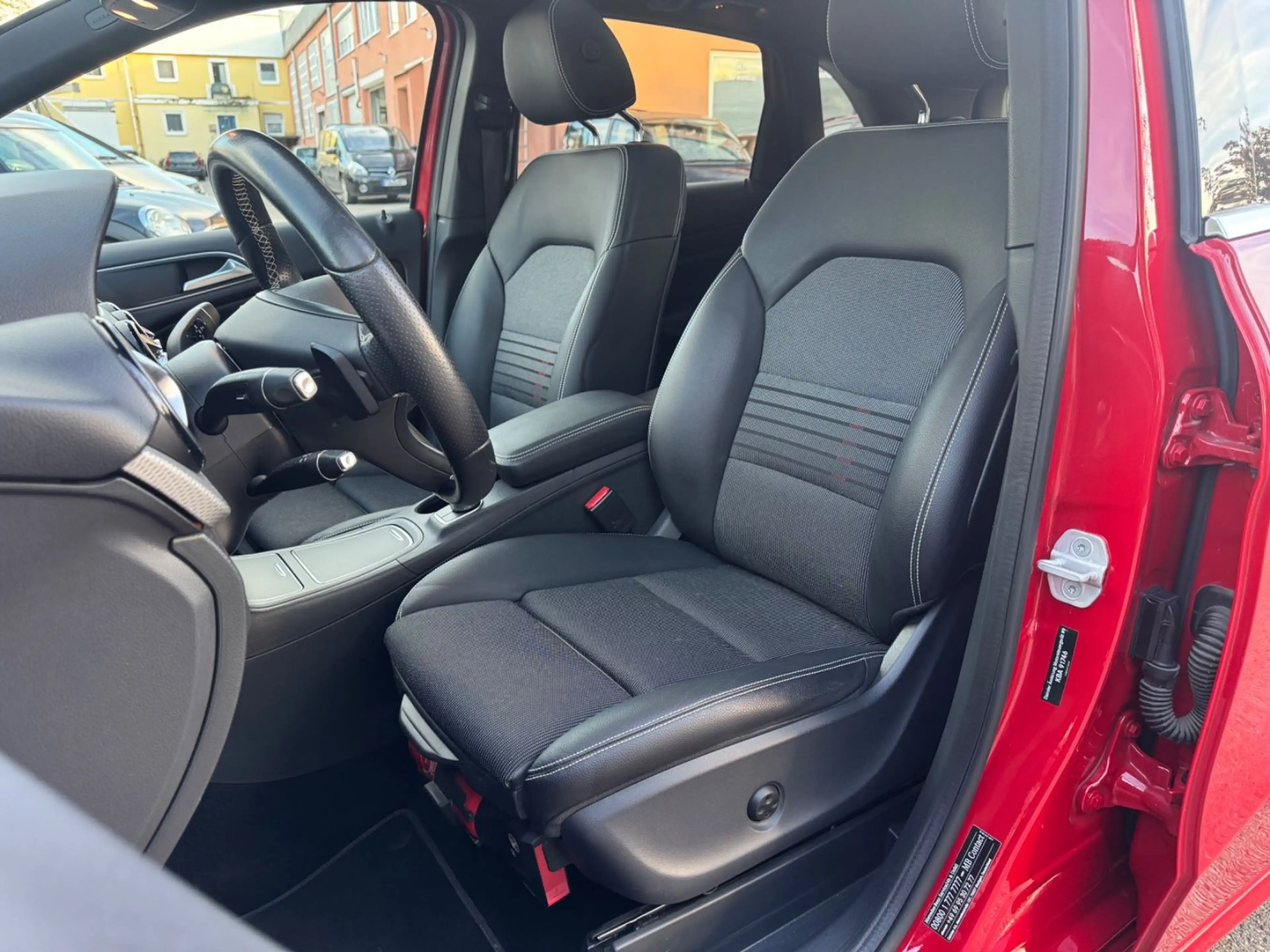 Mercedes-Benz B 200 CDI LED/STH/Navi/Leder/Kam/Pano/elek.Sitze — photo 4