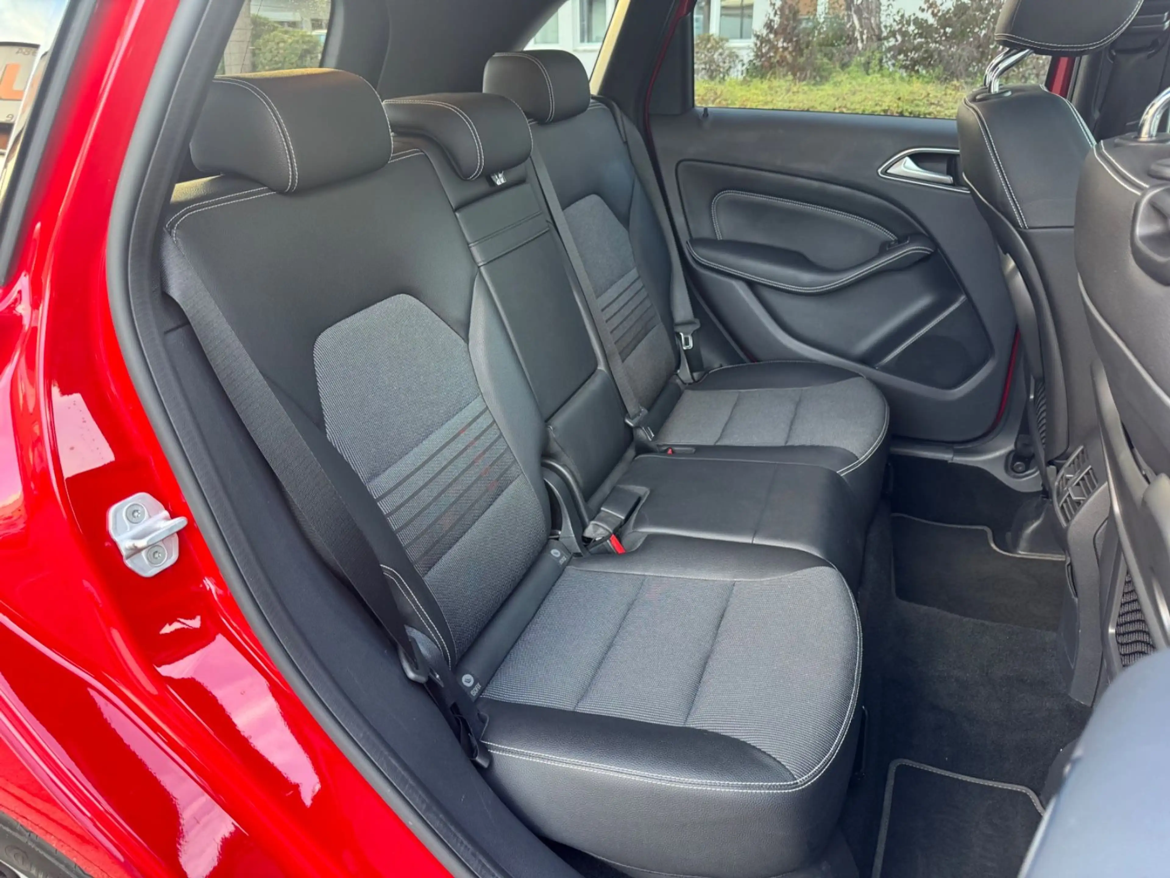 Mercedes-Benz B 200 CDI LED/STH/Navi/Leder/Kam/Pano/elek.Sitze — photo 10