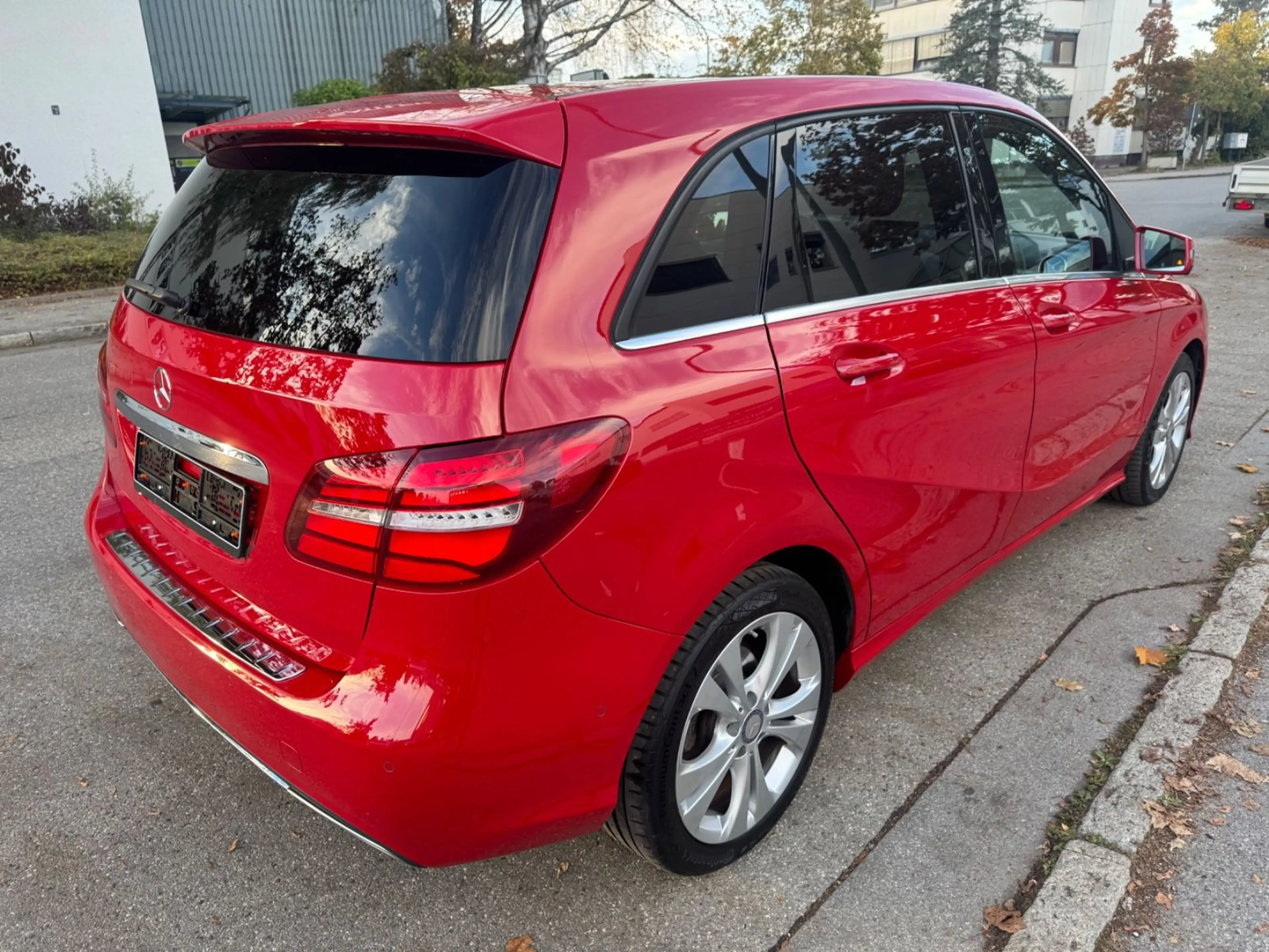 Mercedes-Benz B 200 CDI LED/STH/Navi/Leder/Kam/Pano/elek.Sitze — photo 7