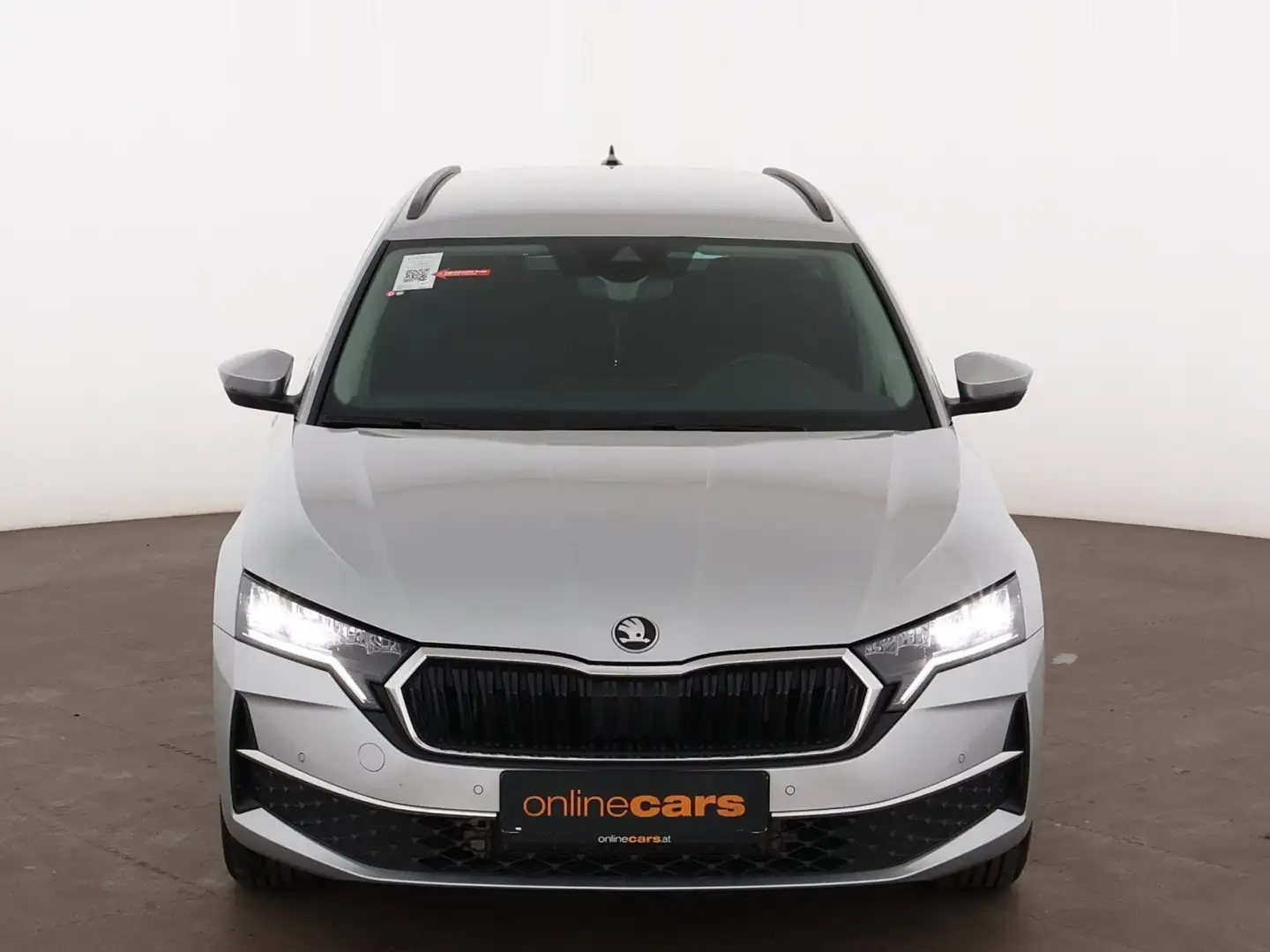 Skoda Octavia Combi 2.0 TDI Selection Aut LED RADAR NAV Silber - 2