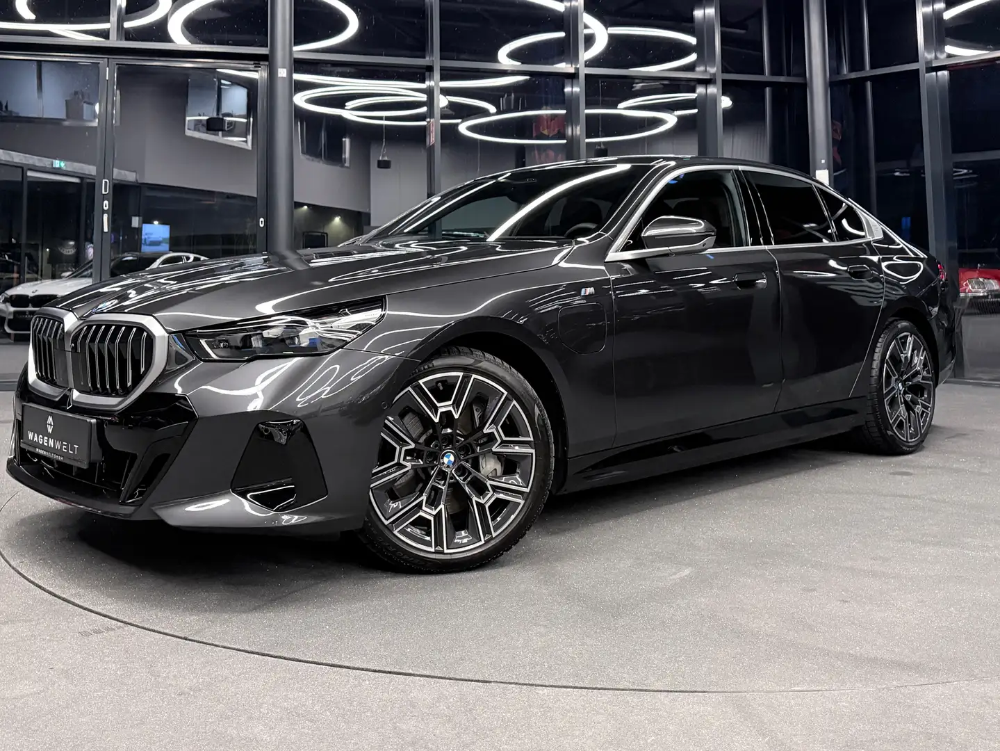 BMW 550 e xDrive M Sport, Innovations/Travel/Comfort Paket Grau - 2