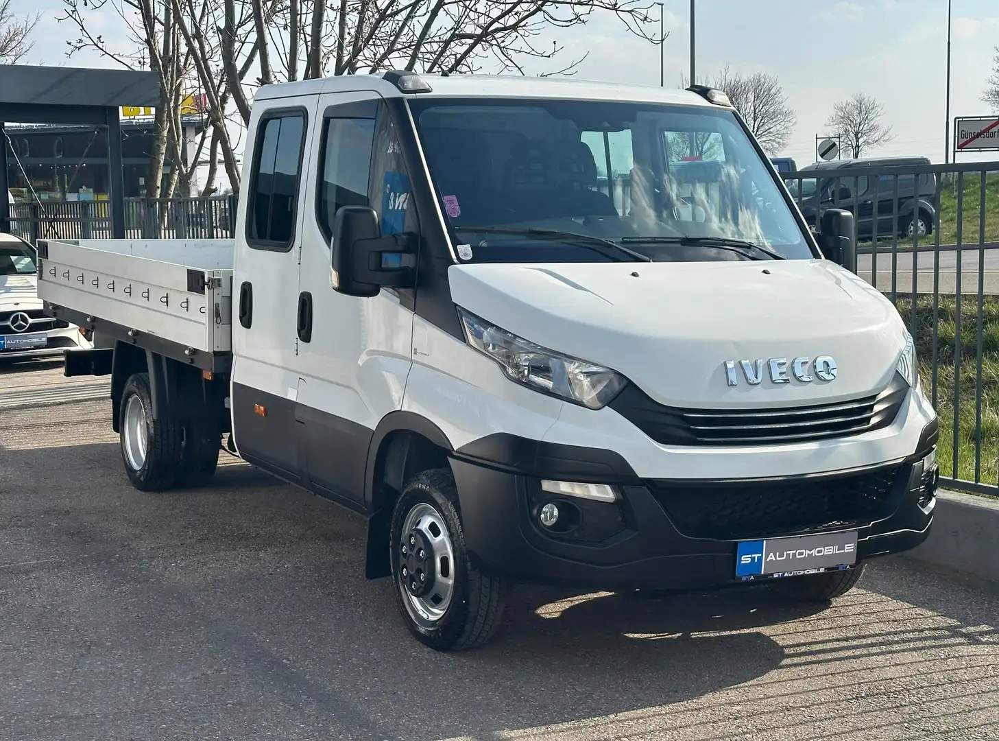 Iveco Daily Pritsche 2.3 DK Aut. //1.BESITZ // 7-SITZER Weiß - 2