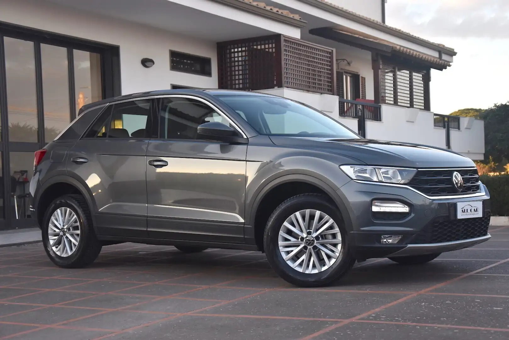 Volkswagen T-Roc 1.0 TSI Business BlueMotion Technology Grau - 1