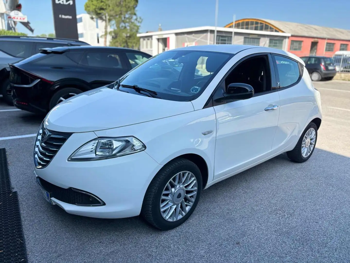 Lancia Ypsilon 1.2 69 CV 5 porte Gold Bianco - 1