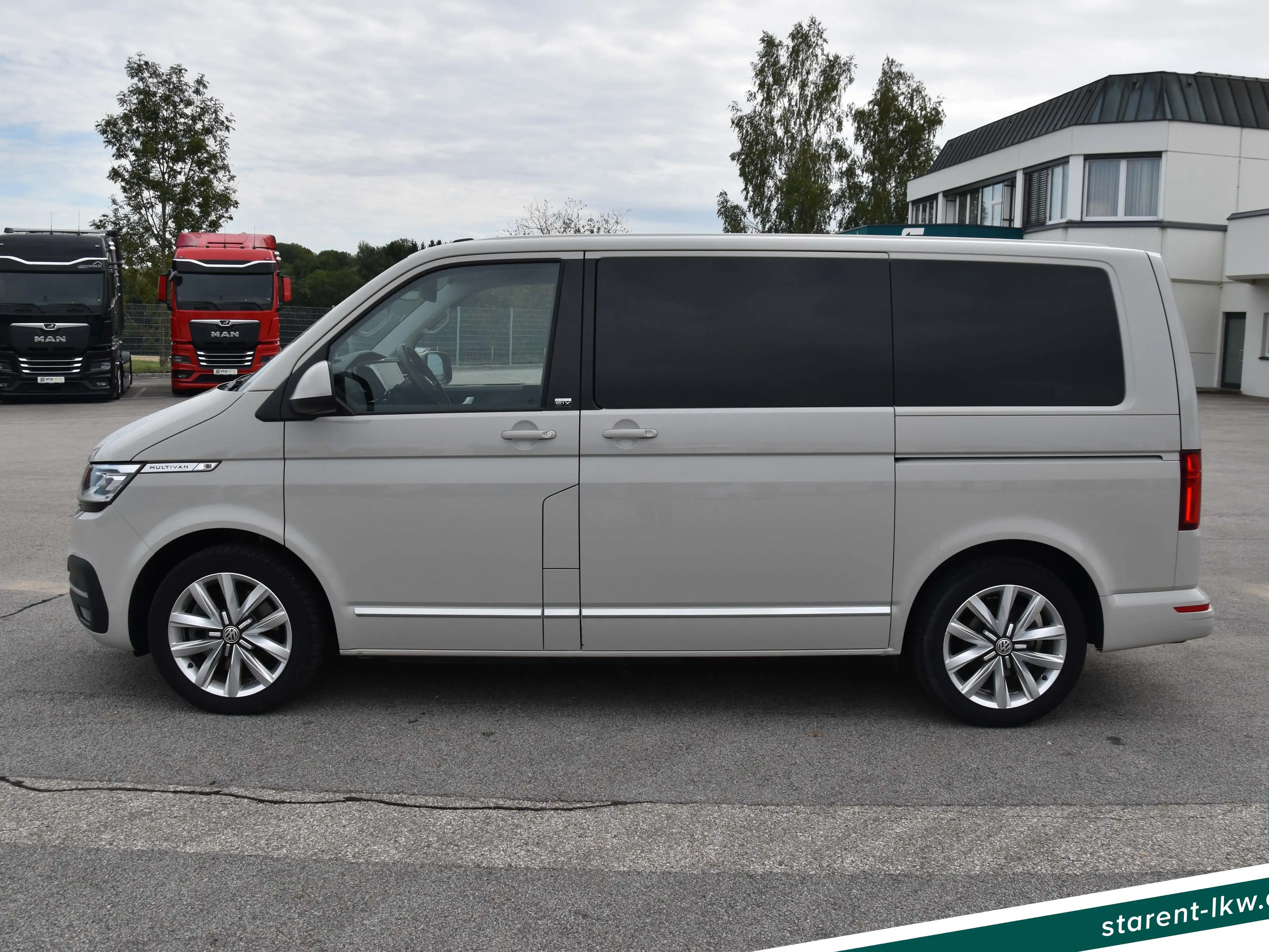 Volkswagen T6.1 Multivan 4x4 Leder AHK Standheizung Drehsitze DSG LED Service NEU — photo 8
