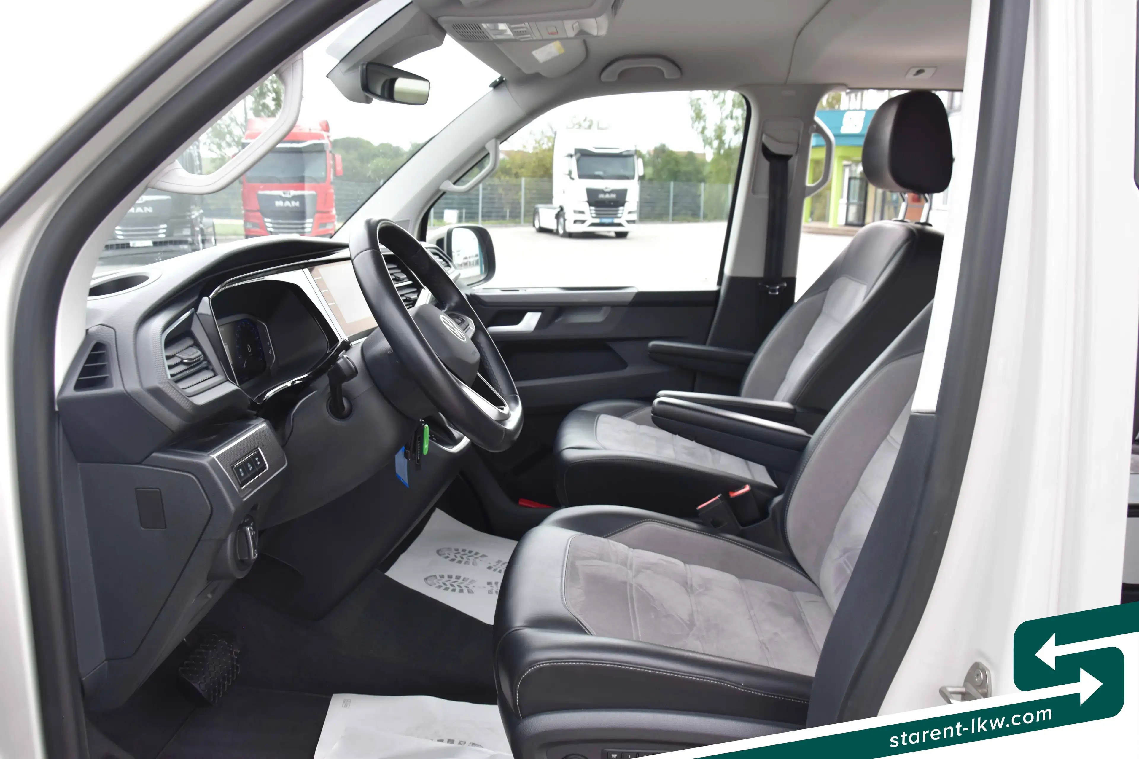 Volkswagen T6.1 Multivan 4x4 Leder AHK Standheizung Drehsitze DSG LED Service NEU — photo 9
