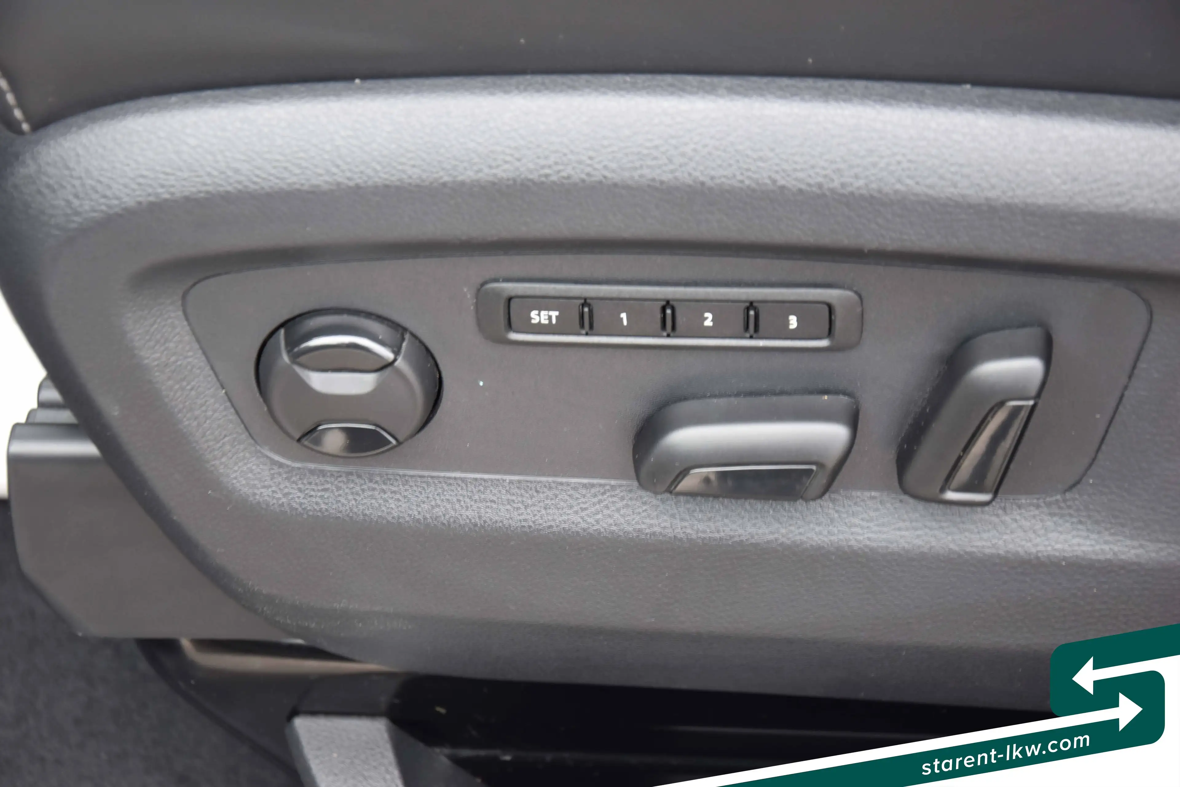 Volkswagen T6.1 Multivan 4x4 Leder AHK Standheizung Drehsitze DSG LED Service NEU — photo 10