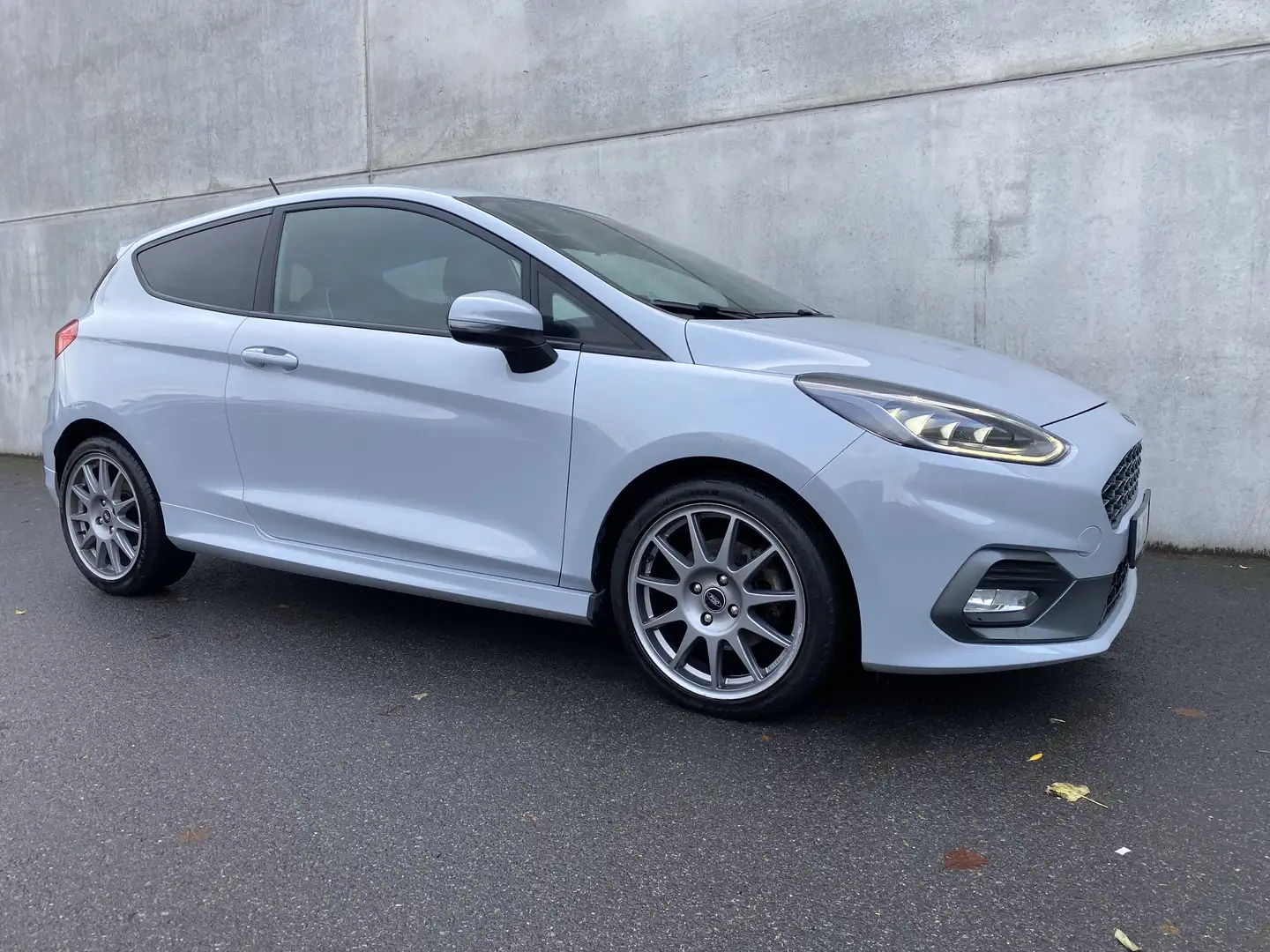 Ford Fiesta 1.5 EcoBoost S&S mit Styling-Paket ST Gris - 1