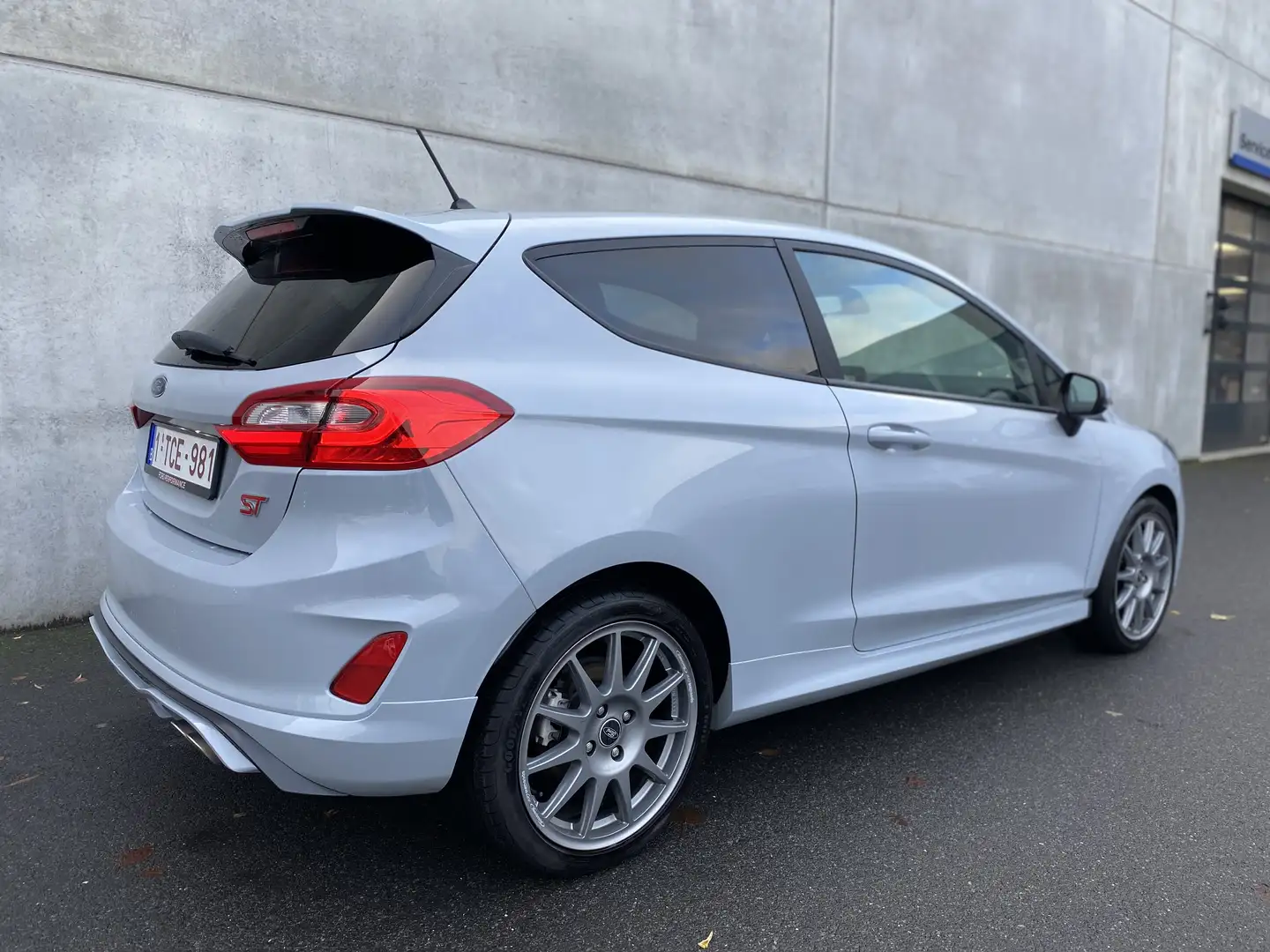Ford Fiesta 1.5 EcoBoost S&S mit Styling-Paket ST Gris - 2