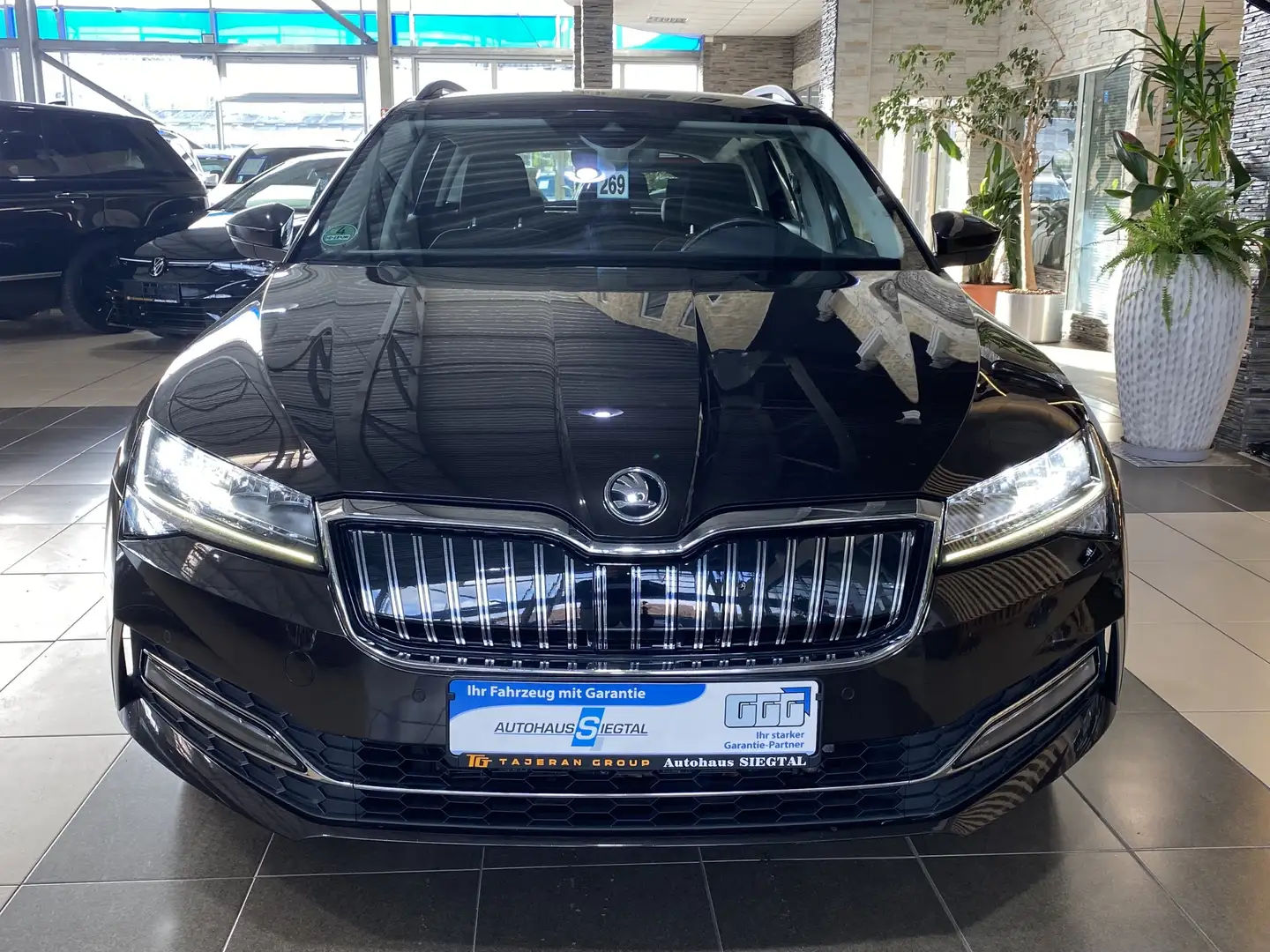 Skoda Superb Ambition iV Navi AHK PDC SHZ DAB+ DCC Braun - 2