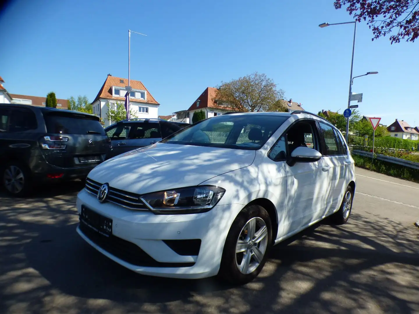 Volkswagen Golf Sportsvan VII Comfortline PDC*SHZ*MASSAGE* Blanco - 1