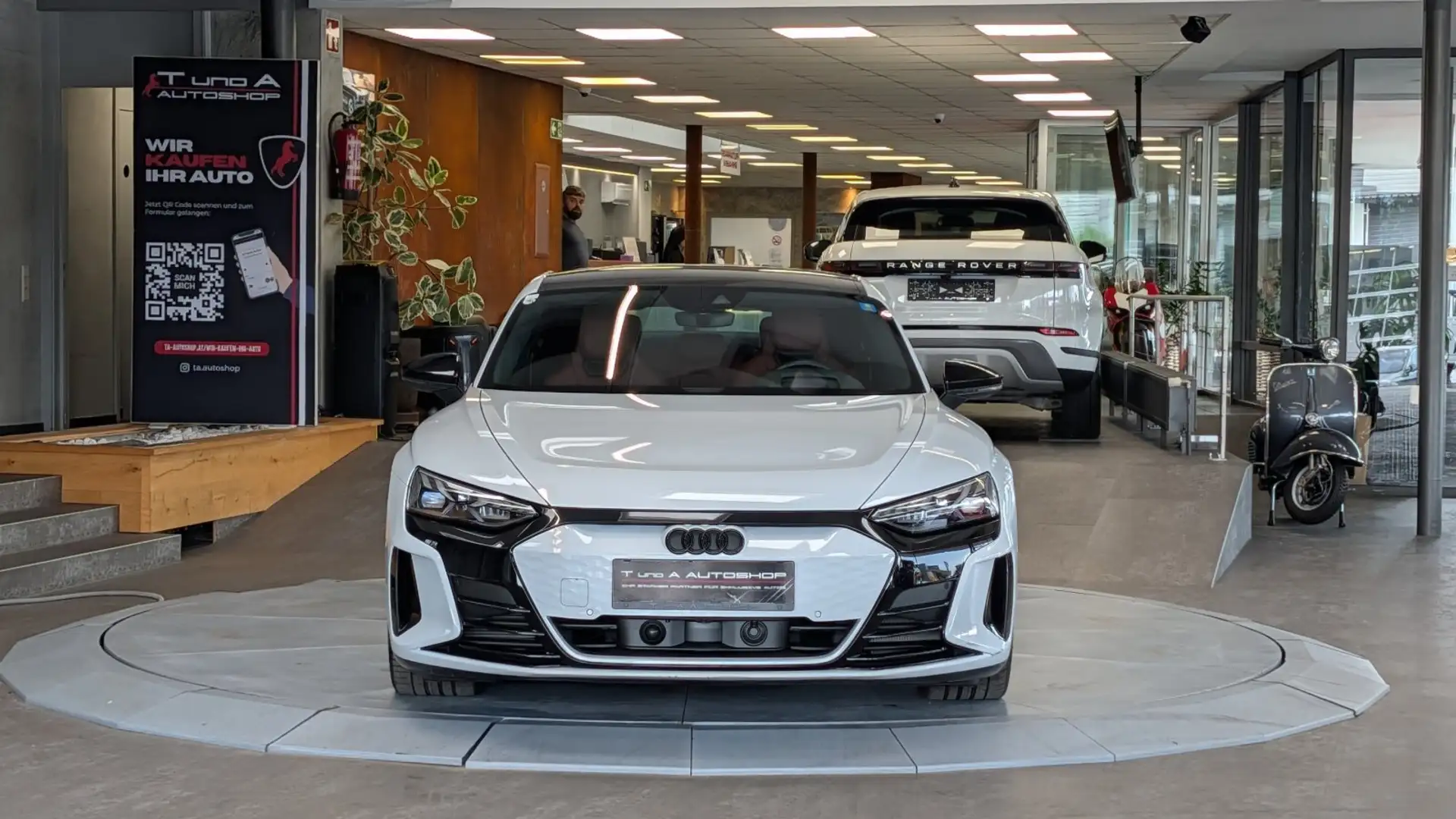 Audi e-tron GT quattro Aut. *Glasdach*360°*Head-up*B&O*21Zoll* Weiß - 2
