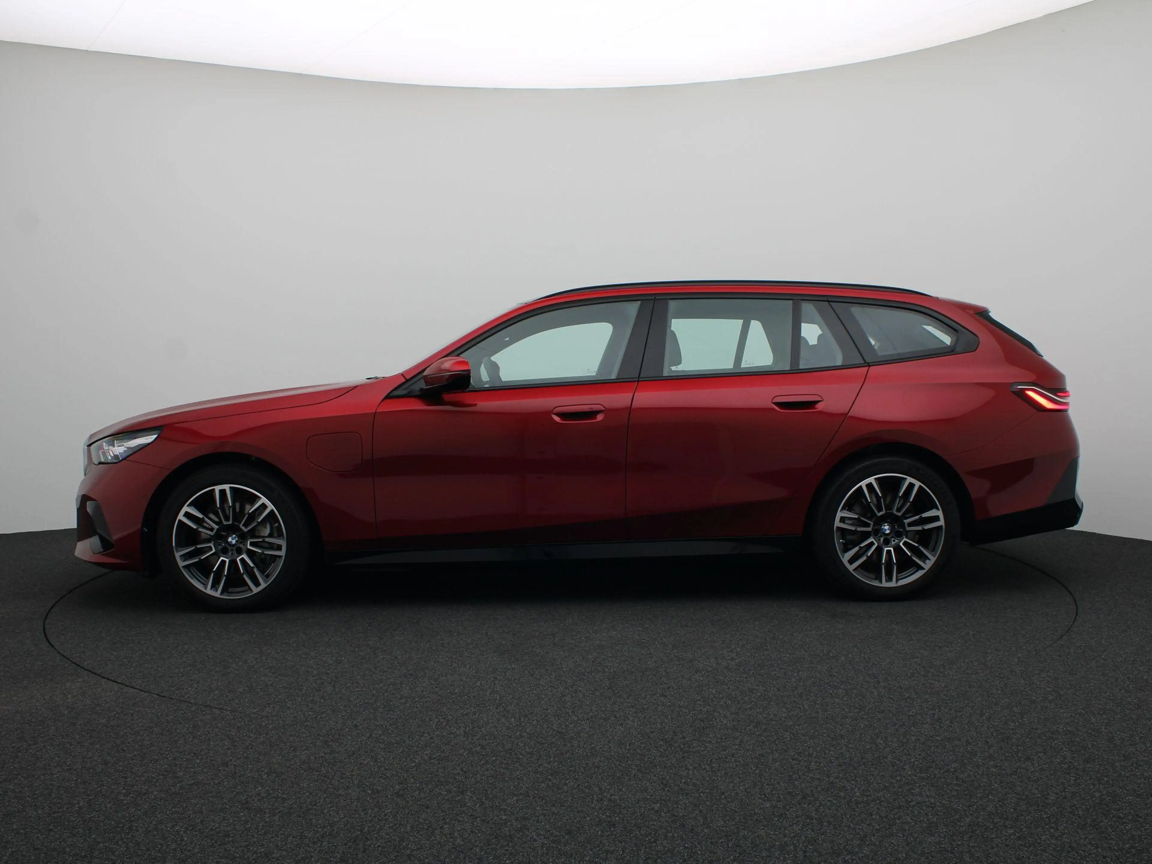 BMW 550 5 Serie Touring 550e xDrive M Sportpakket | Comfor — photo 4